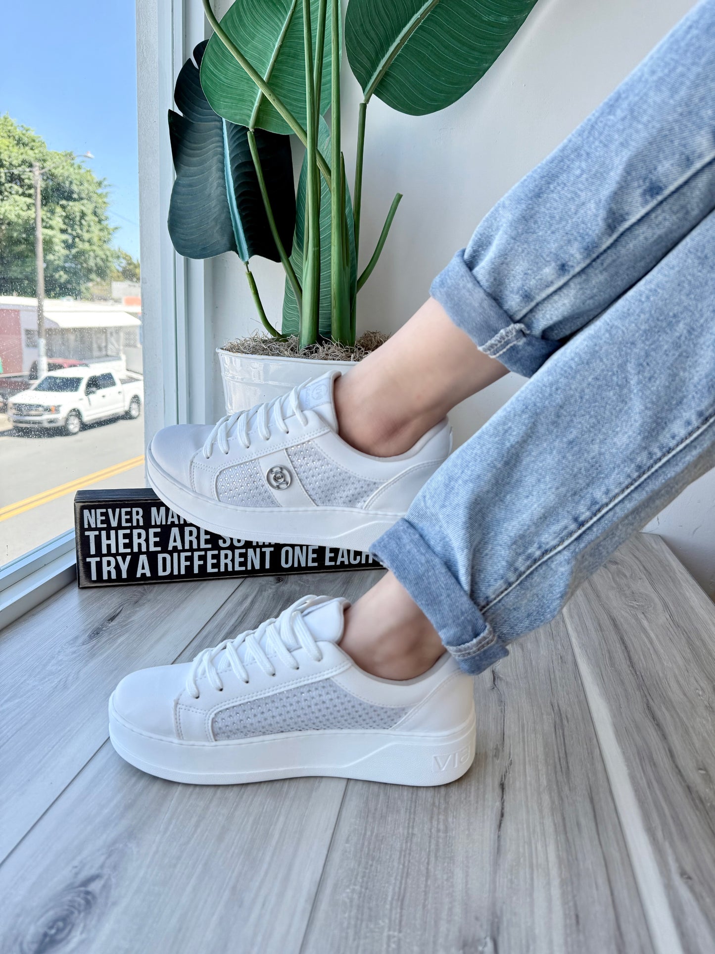 Mara White Sneaker