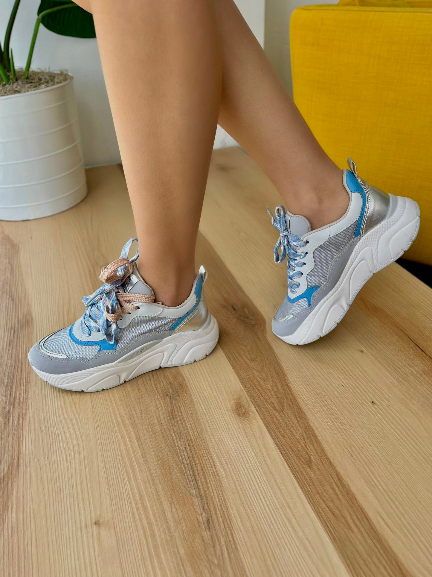 Ootd sneaker- size 4,10,11 - Stela The Shoetique
