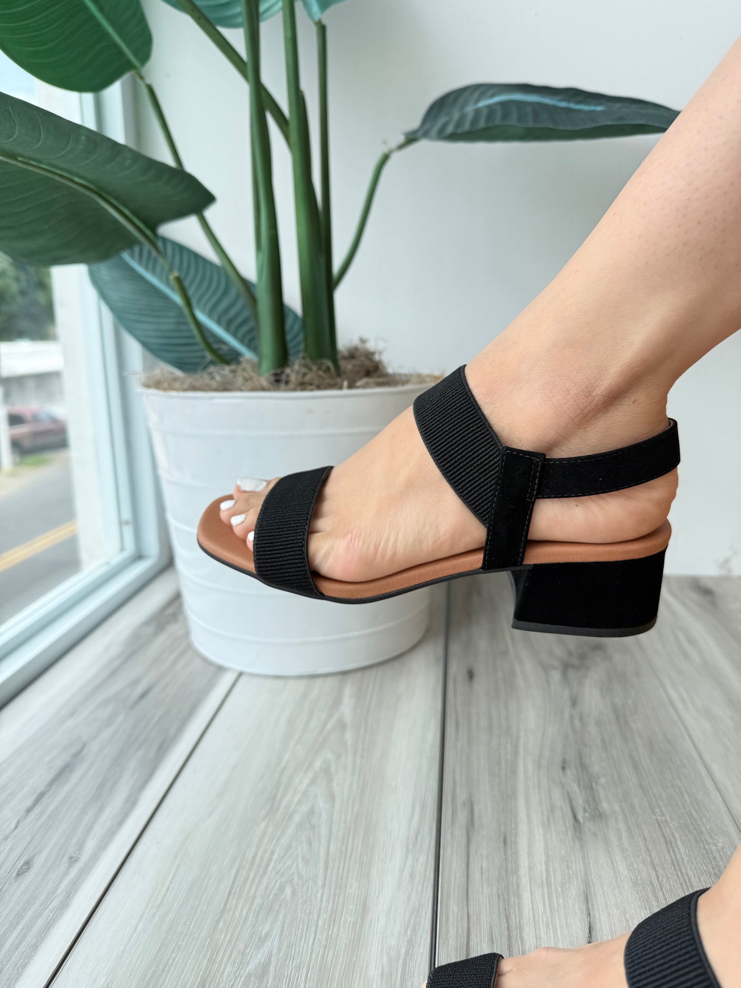 Lyra black