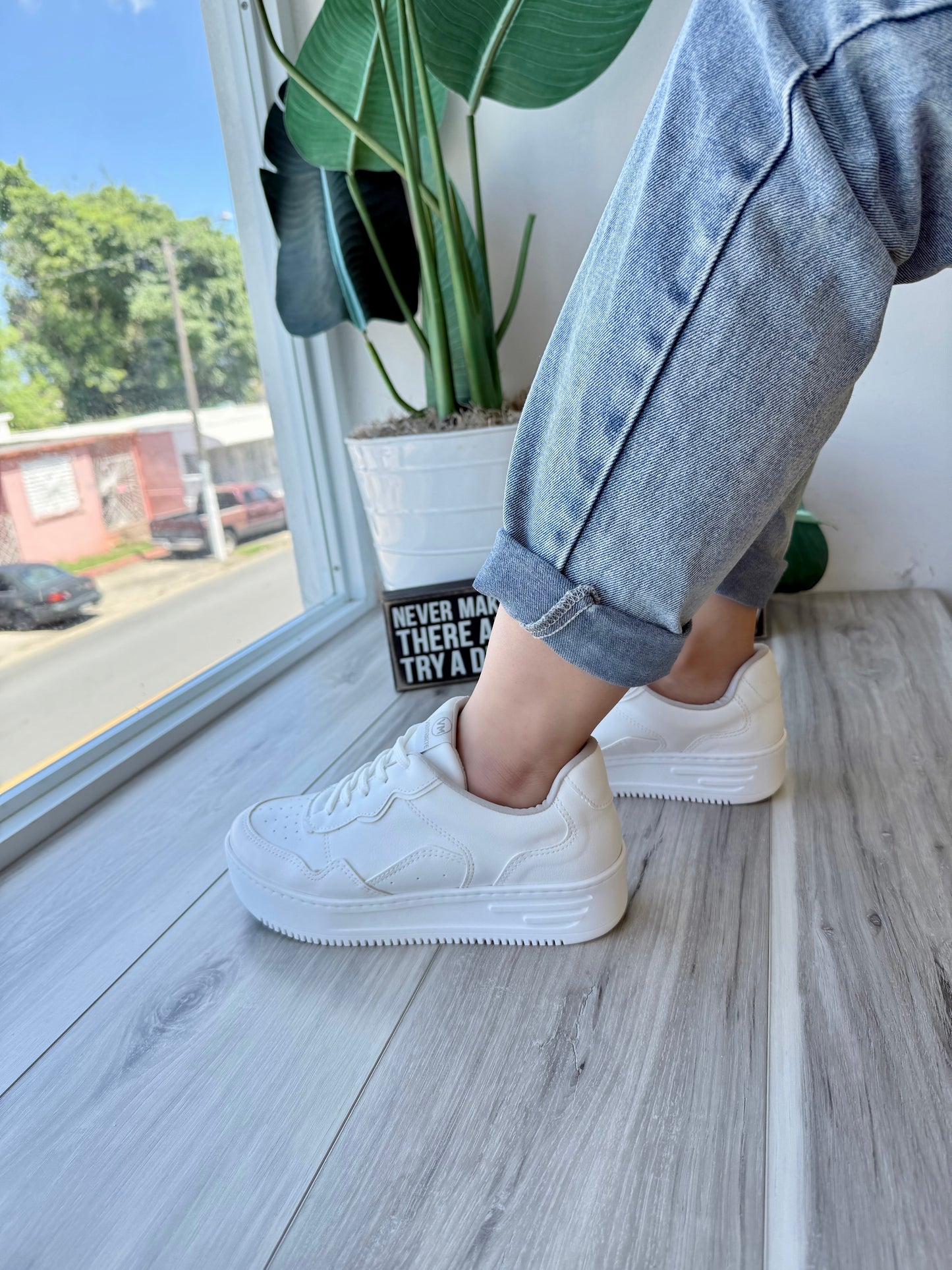 Antonia White Sneaker
