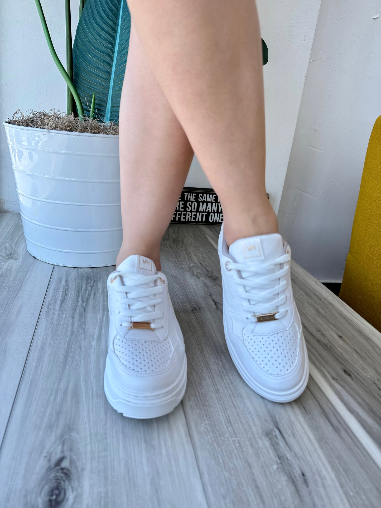 Daniela white sneaker
