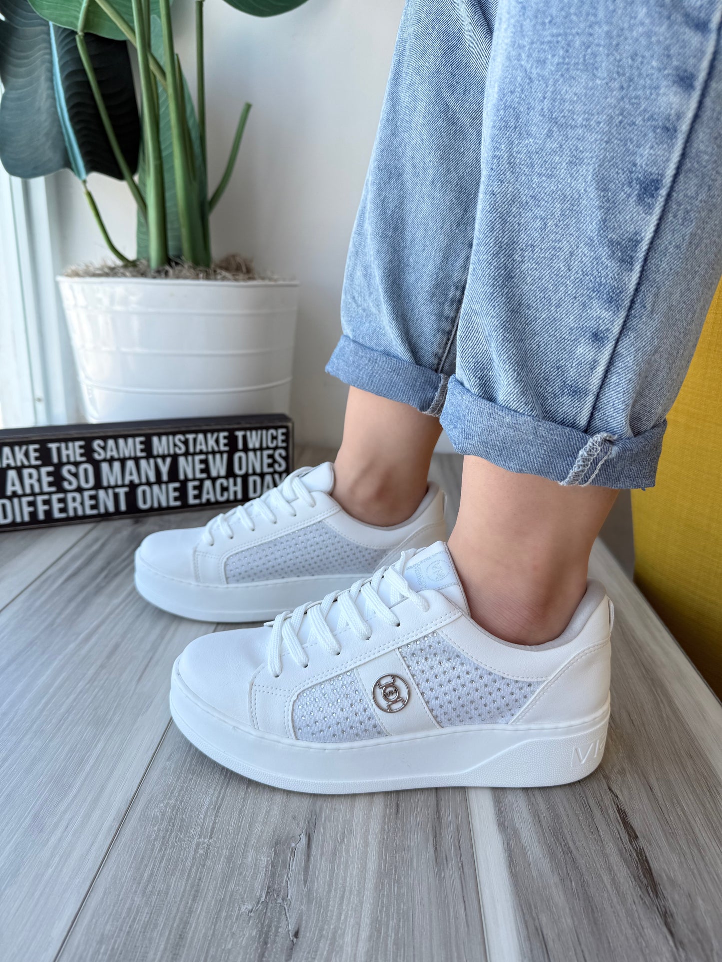 Mara White Sneaker