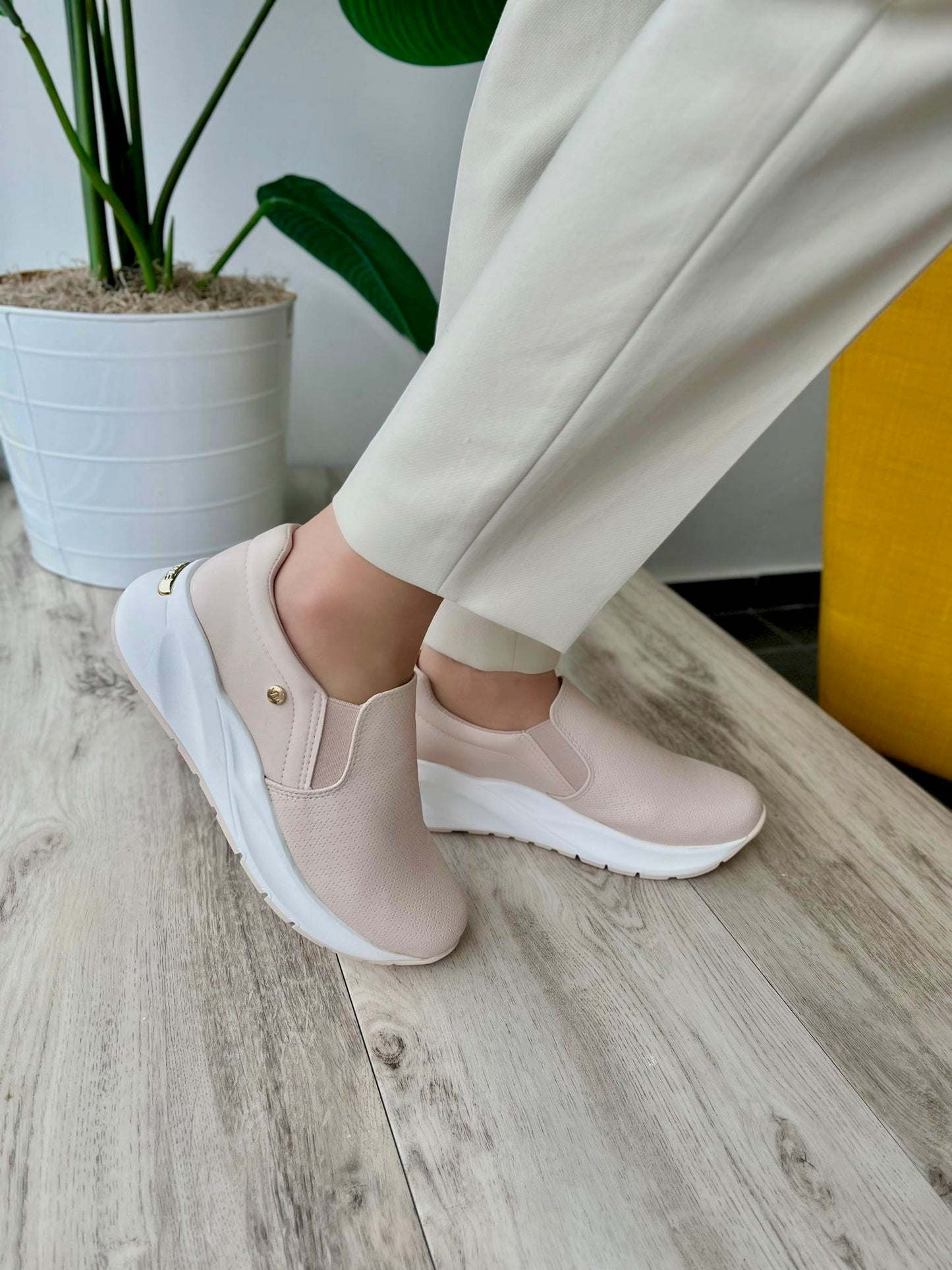 Layla sneakers- 5,9,10,11 - Stela The Shoetique