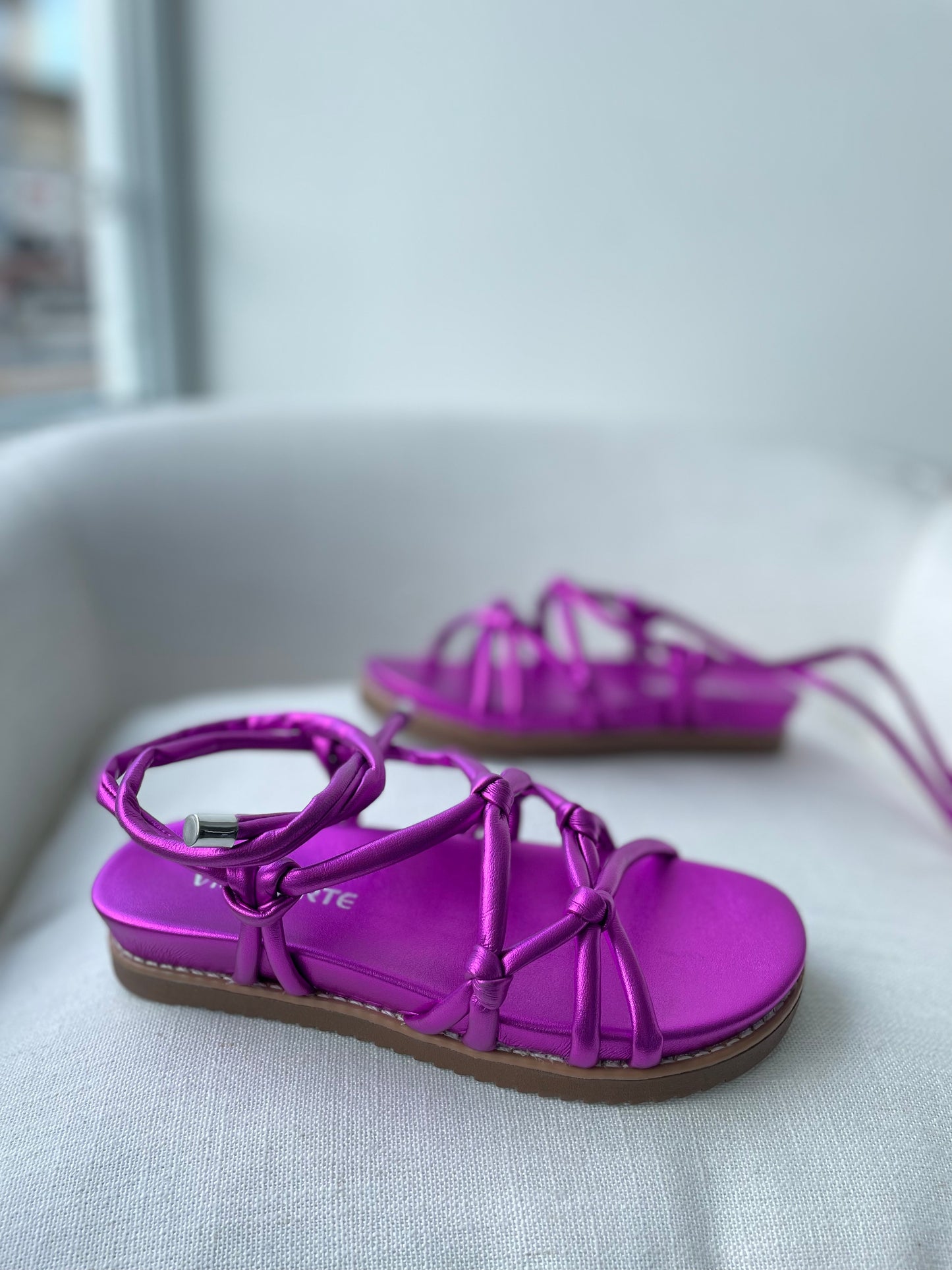 KNOT DETAIL FLAT 18010-01