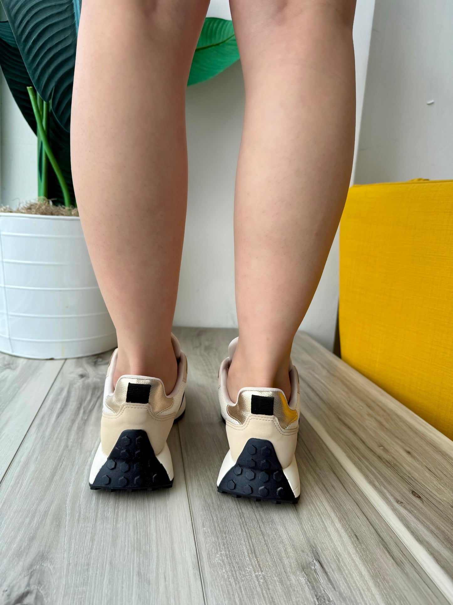 Sabina beige Sneaker- 5,6,9,11 - Stela The Shoetique