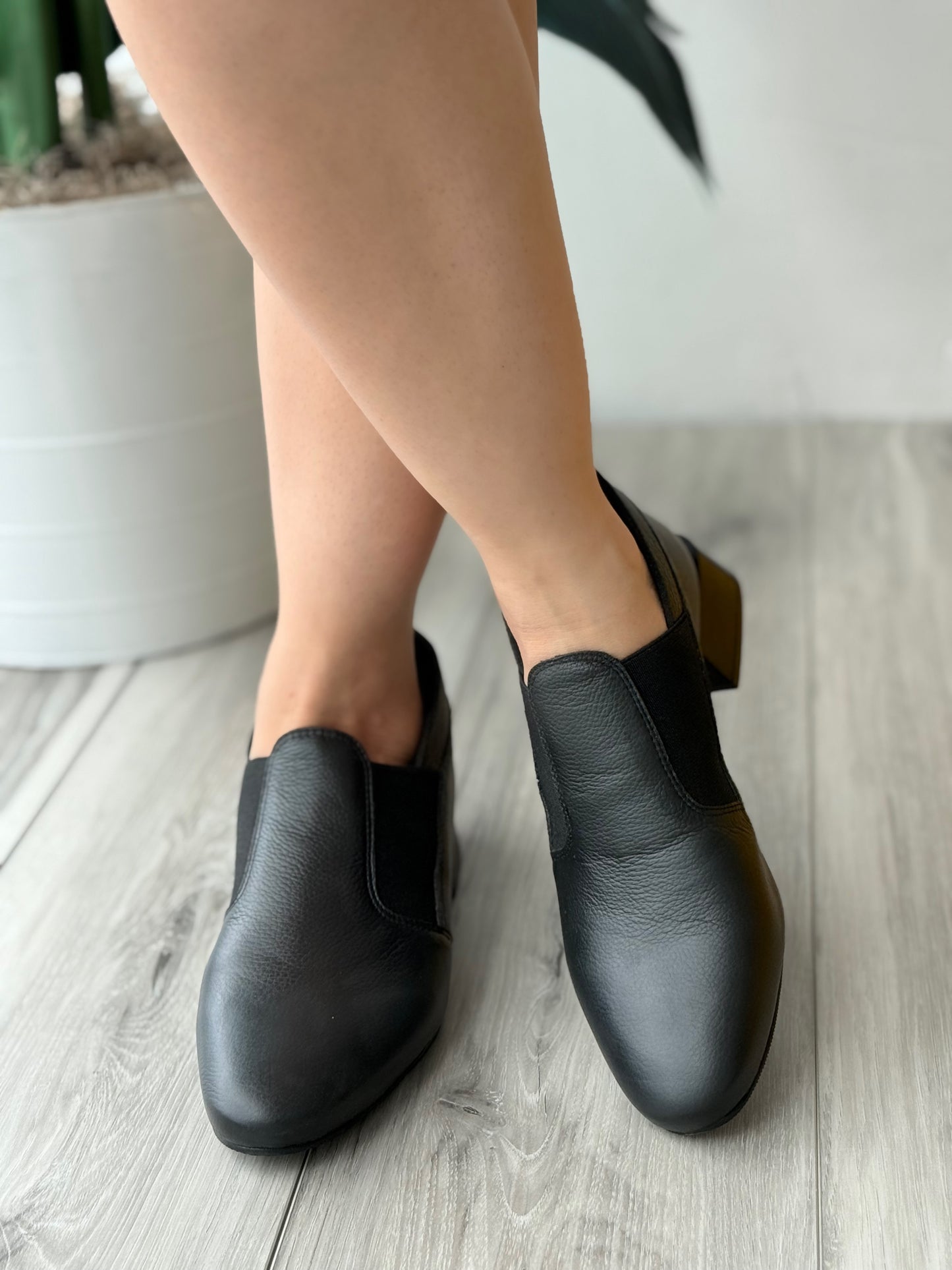 Liora black boot