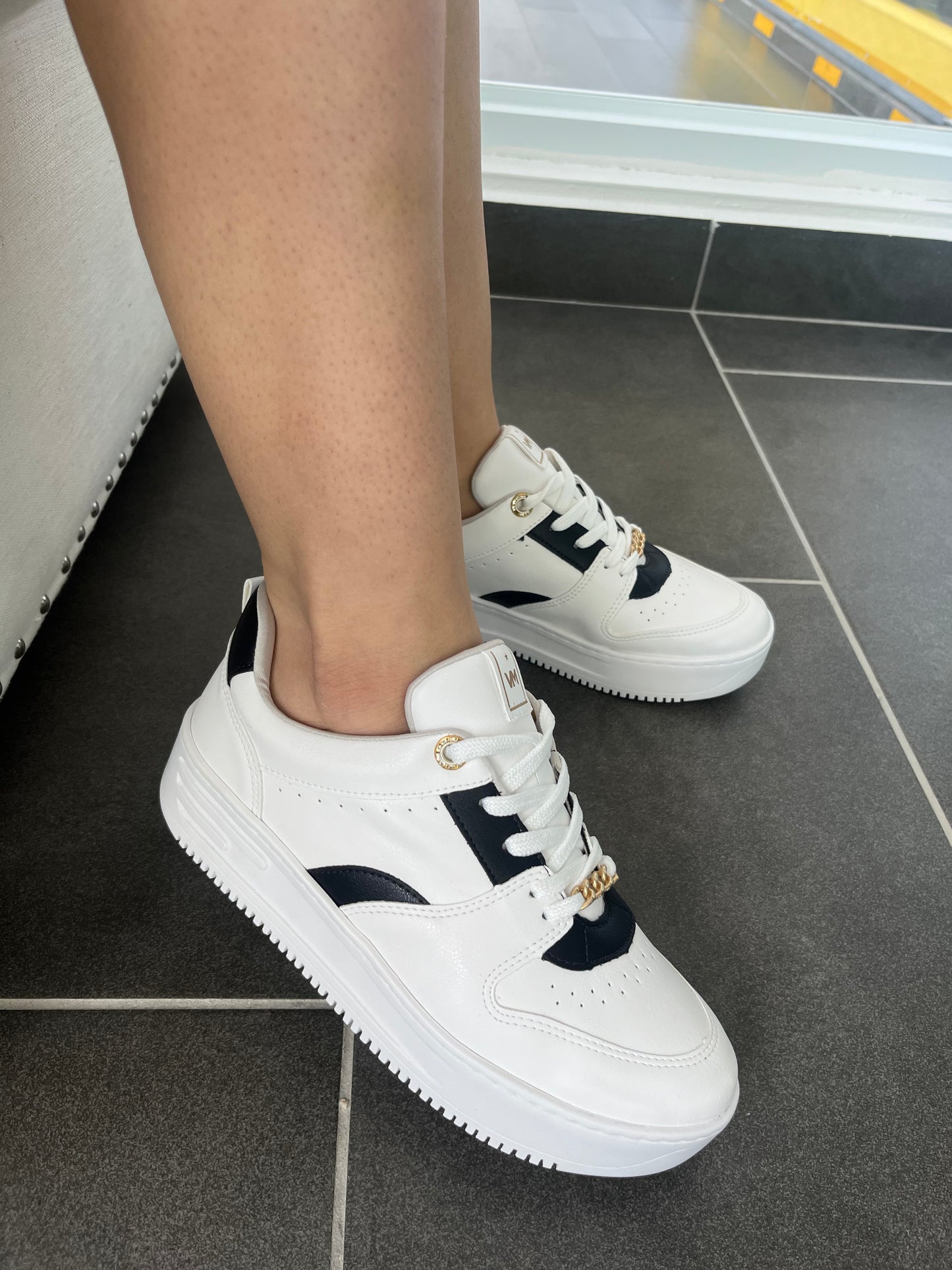 BLACK AND WHITE MID PLATFORM SNEAKER 5704-01