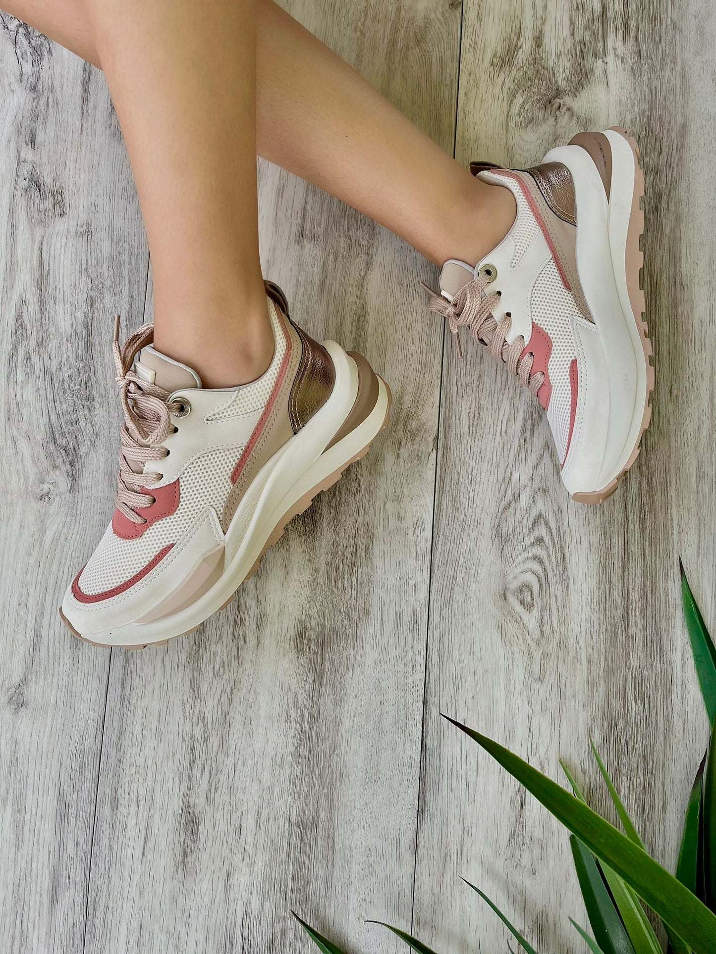 Shashi sneaker- 4,5,11 - Stela The Shoetique