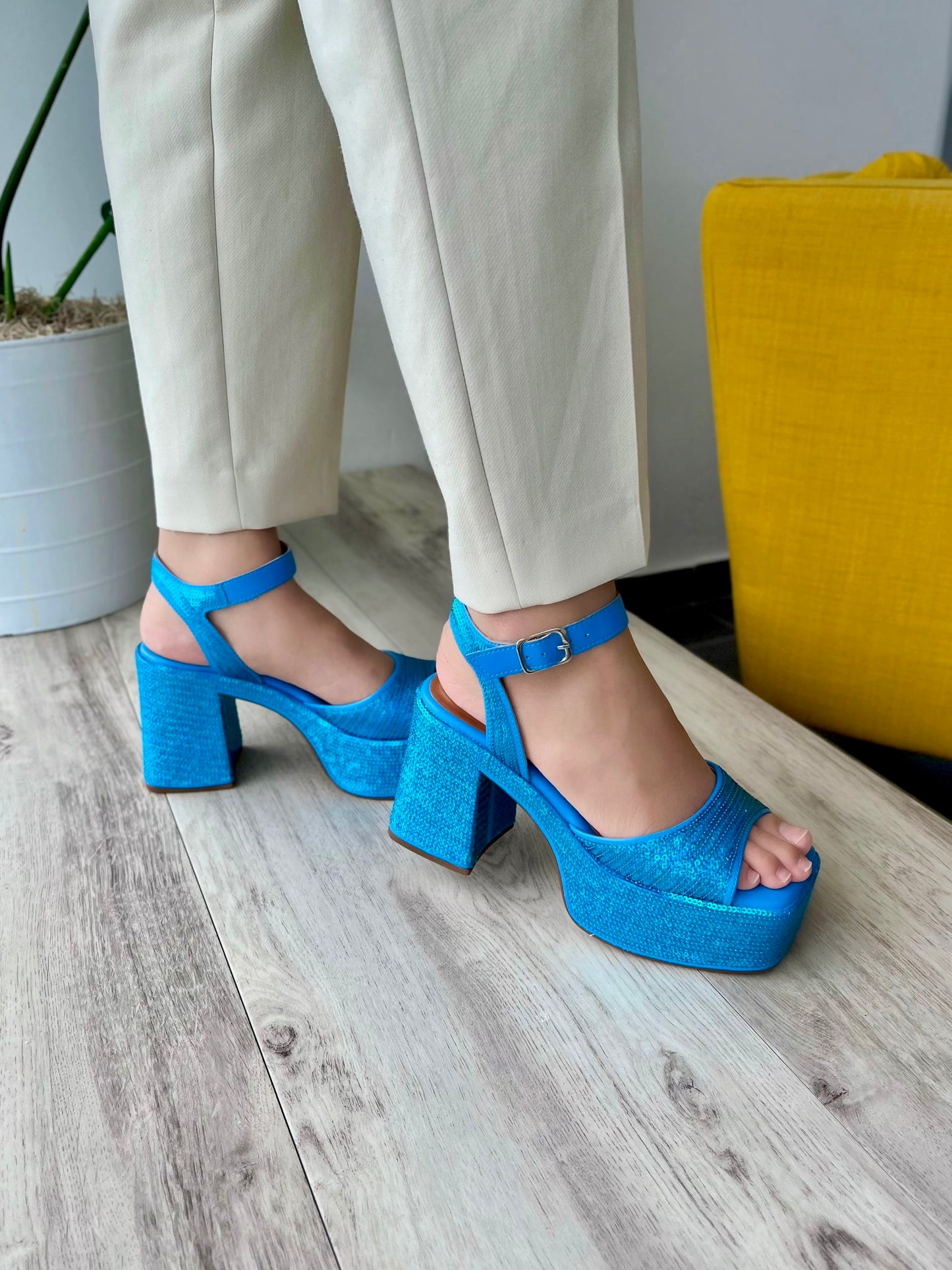 Rome 5110- Size 6,8,10 - Stela The Shoetique