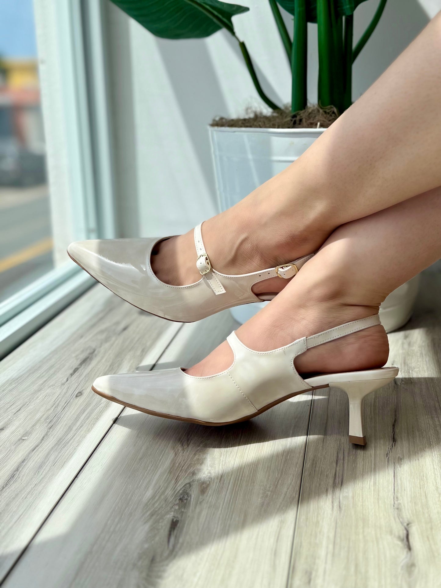 Simona off white