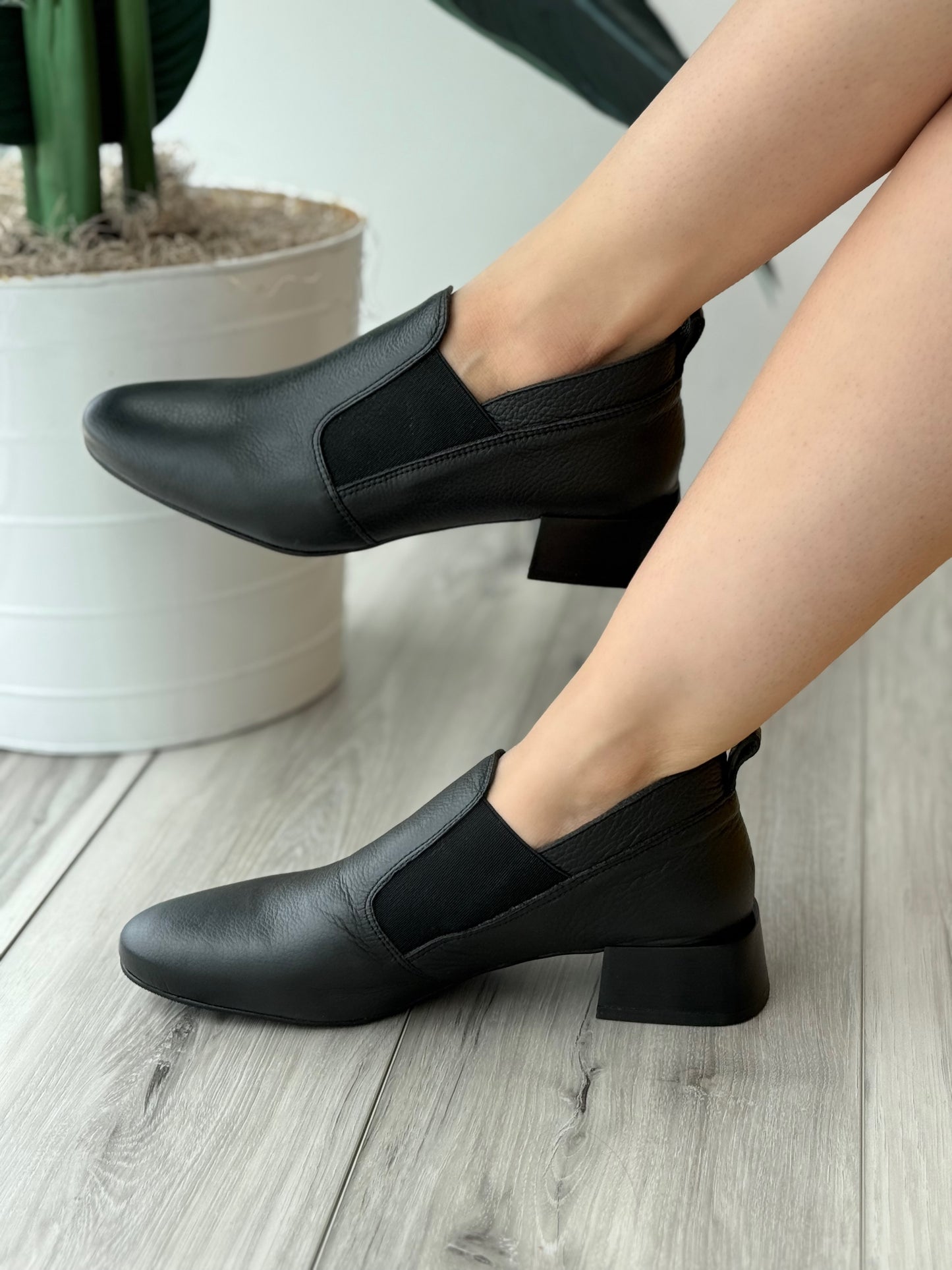 Liora black boot