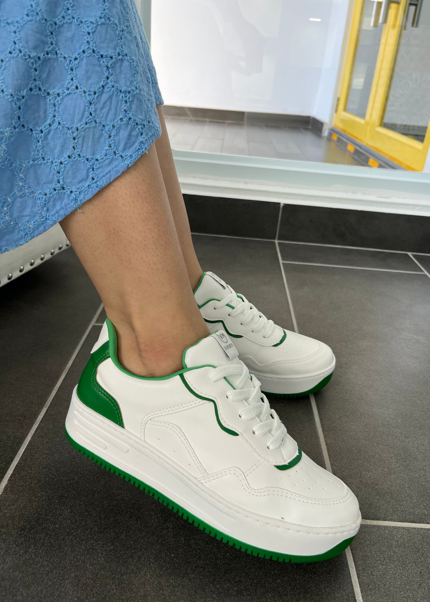 VARENA GREEN ACCENT LOW SNEAKER