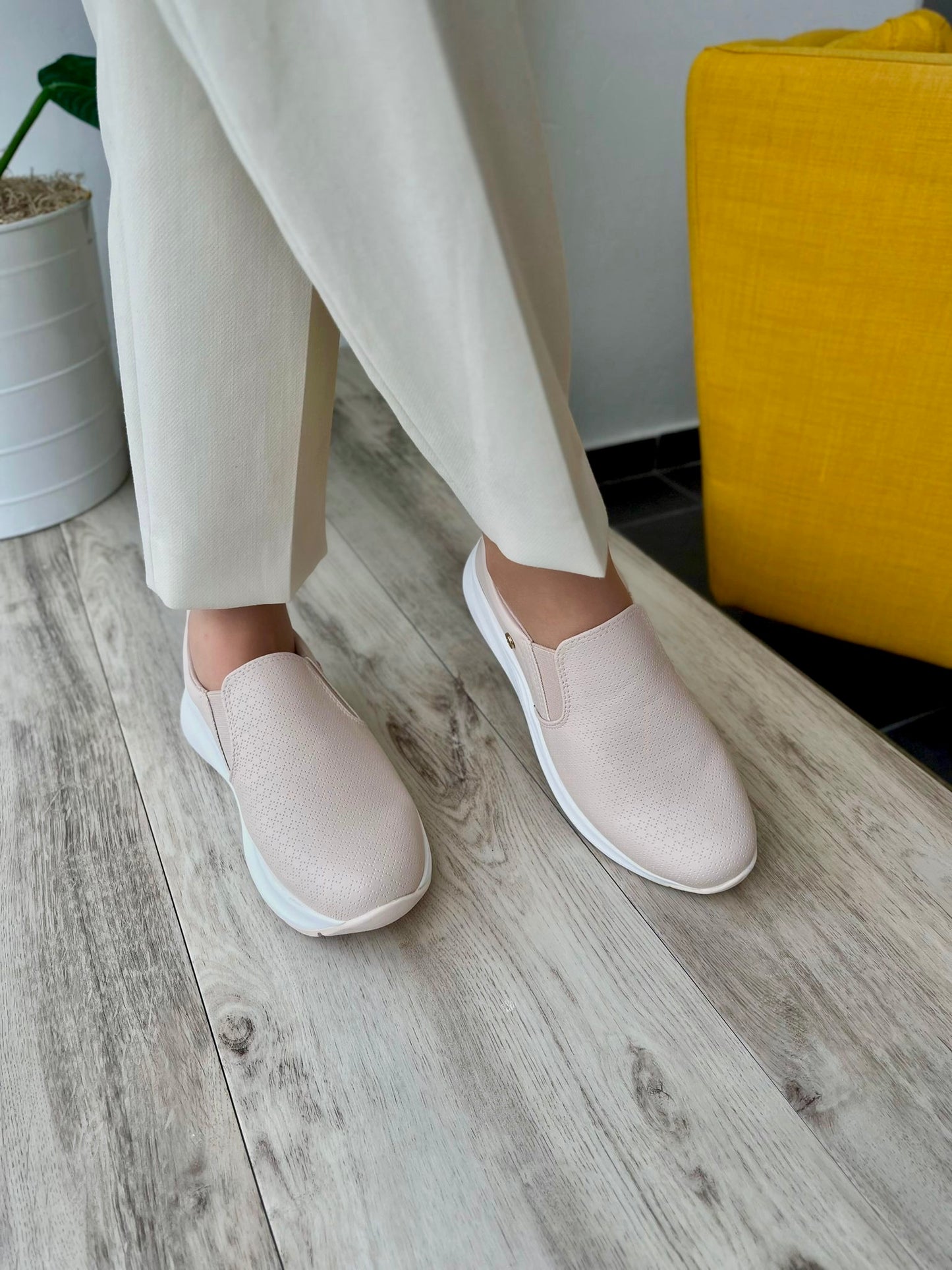 Layla sneakers- 5,9,10,11 - Stela The Shoetique
