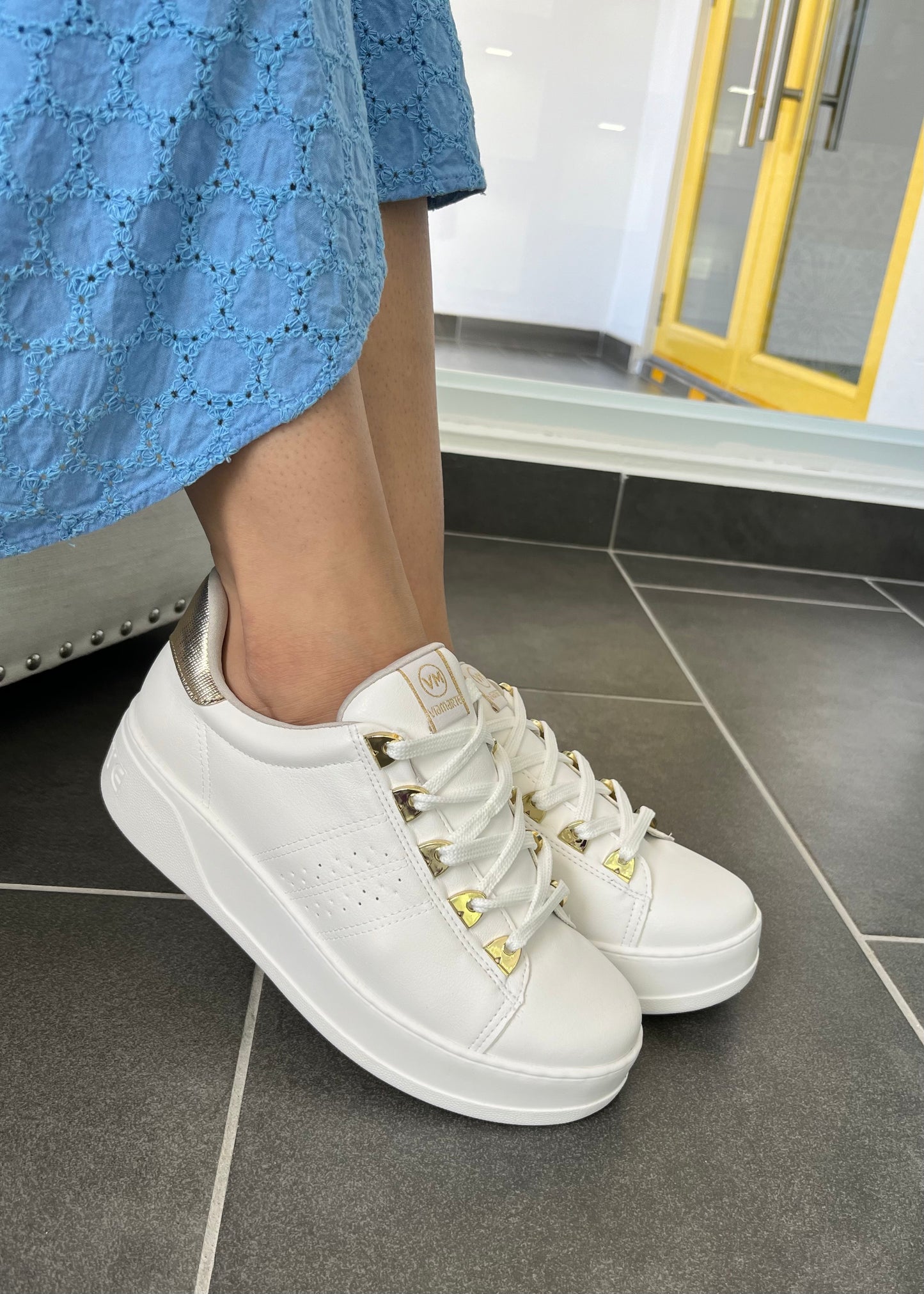 GOLD DETAILS WHITE SNEAKER 13504-01