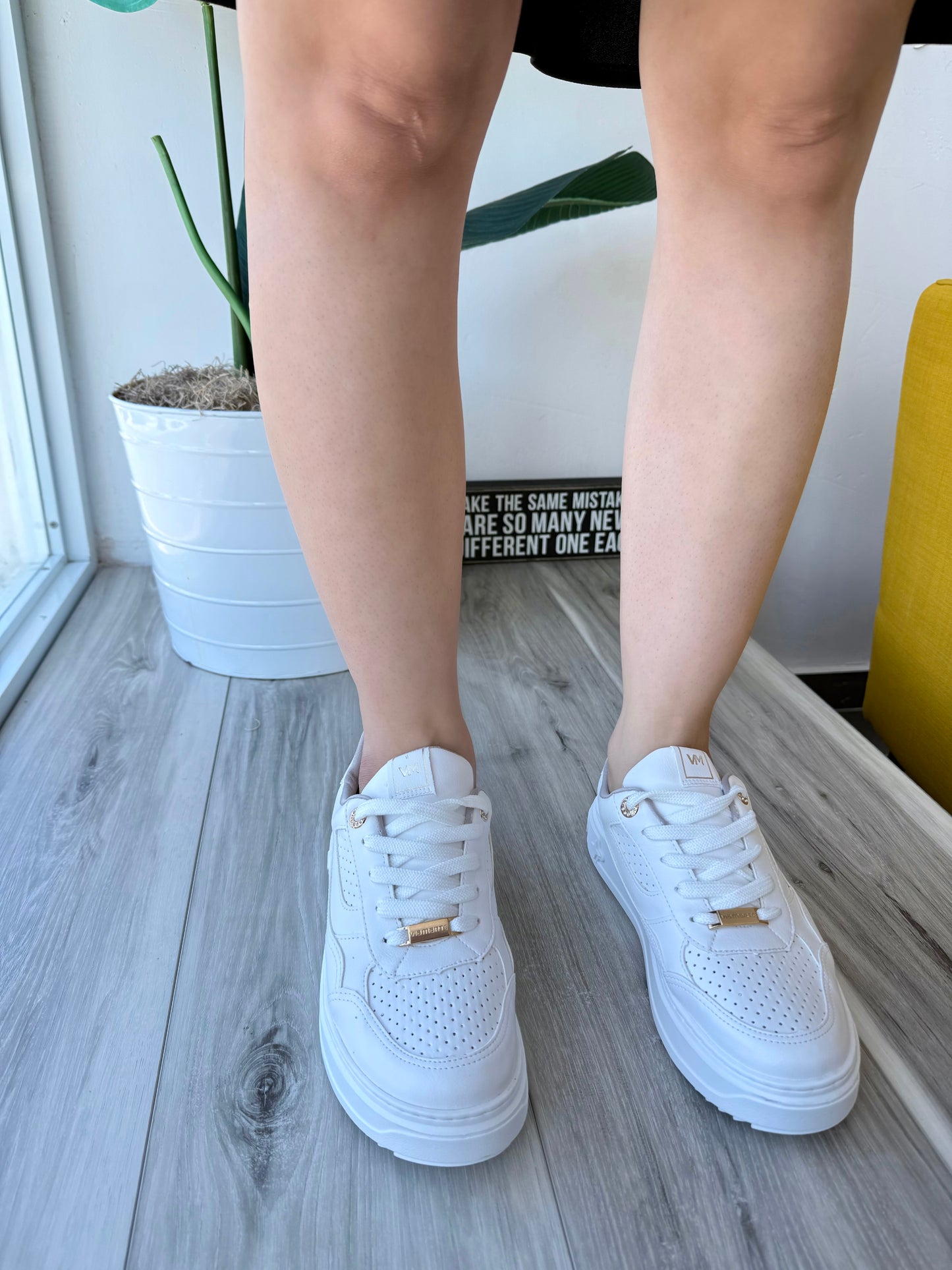 Daniela white sneaker