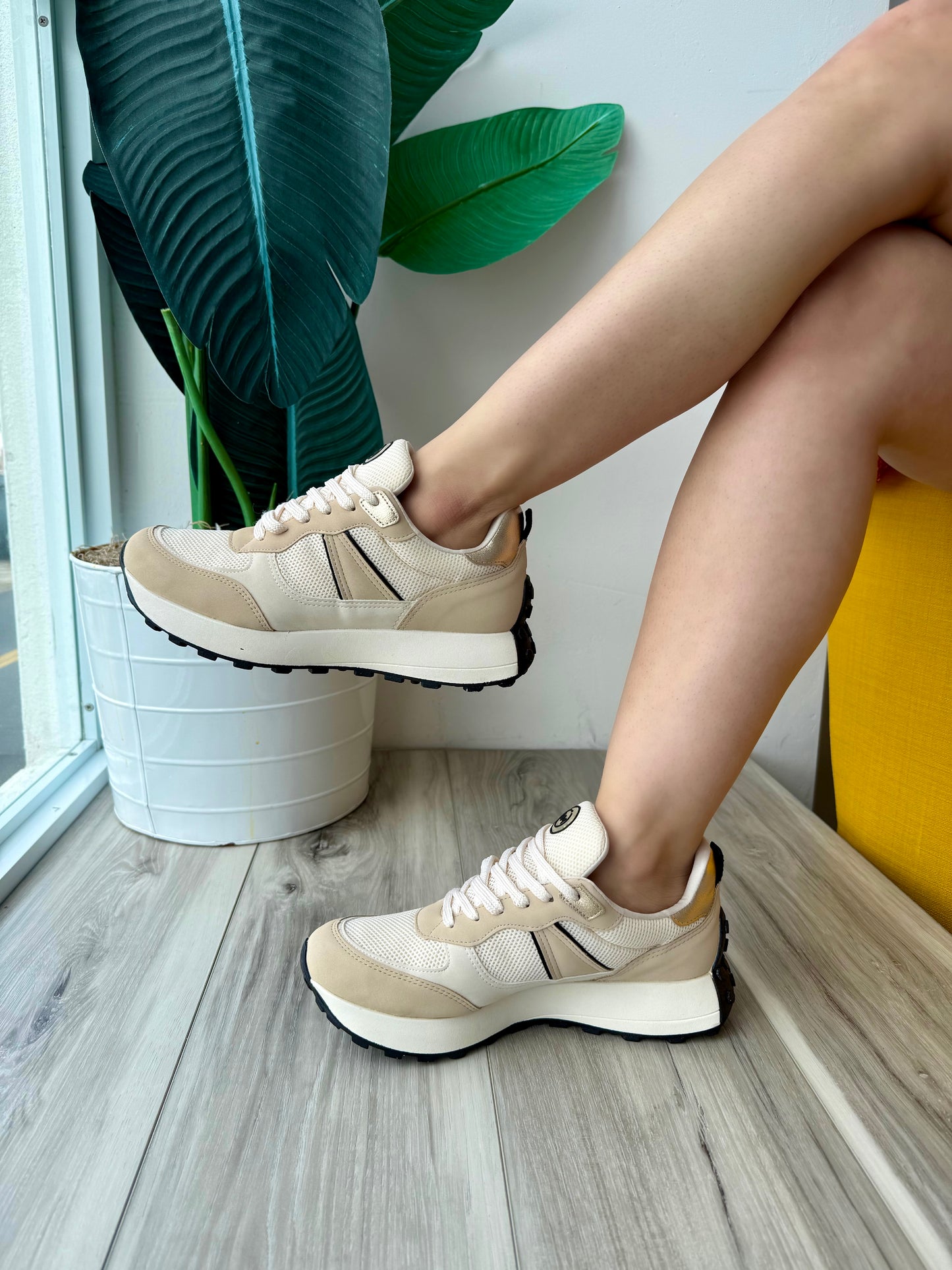 Sabina beige Sneaker- 5,6,9,11 - Stela The Shoetique