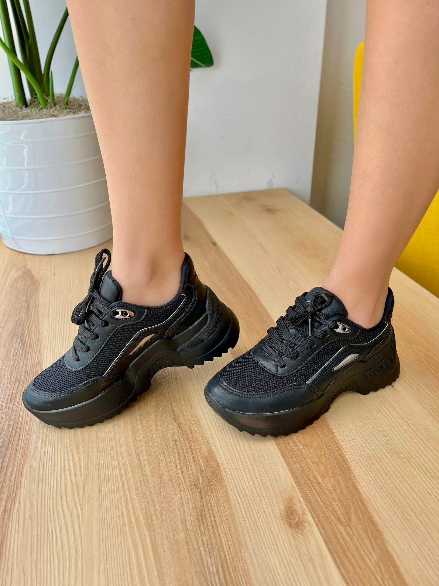 Trini Black size 4,5 - Stela The Shoetique