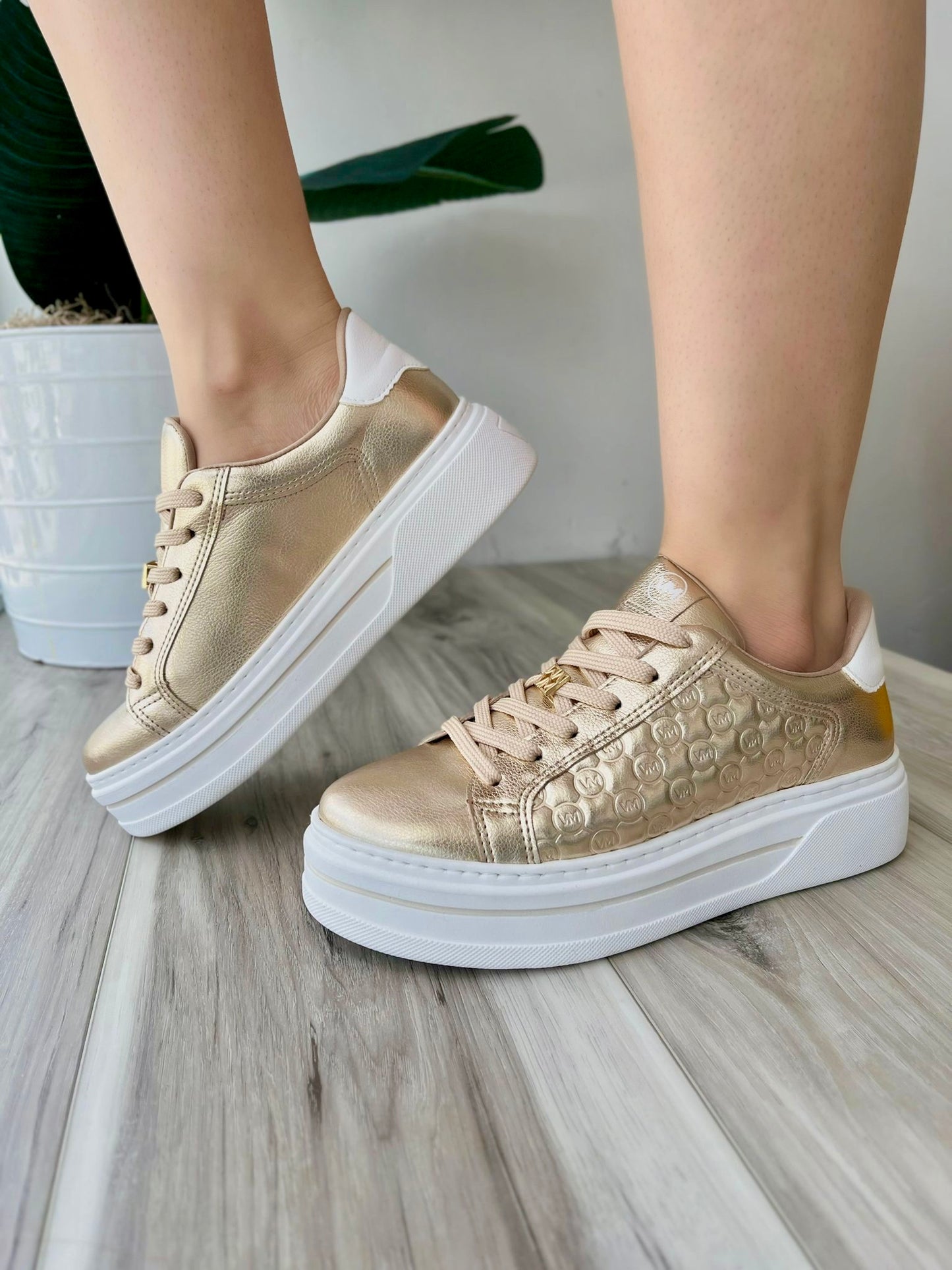 Nika gold sneaker 6,7 - Stela The Shoetique