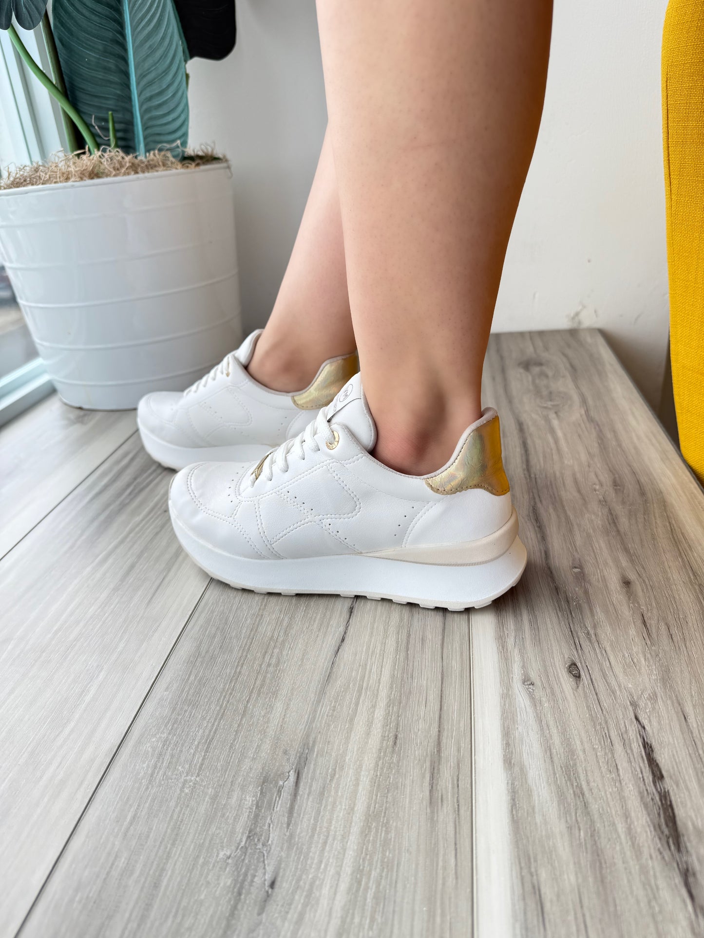 Manuela White Sneaker - Stela The Shoetique