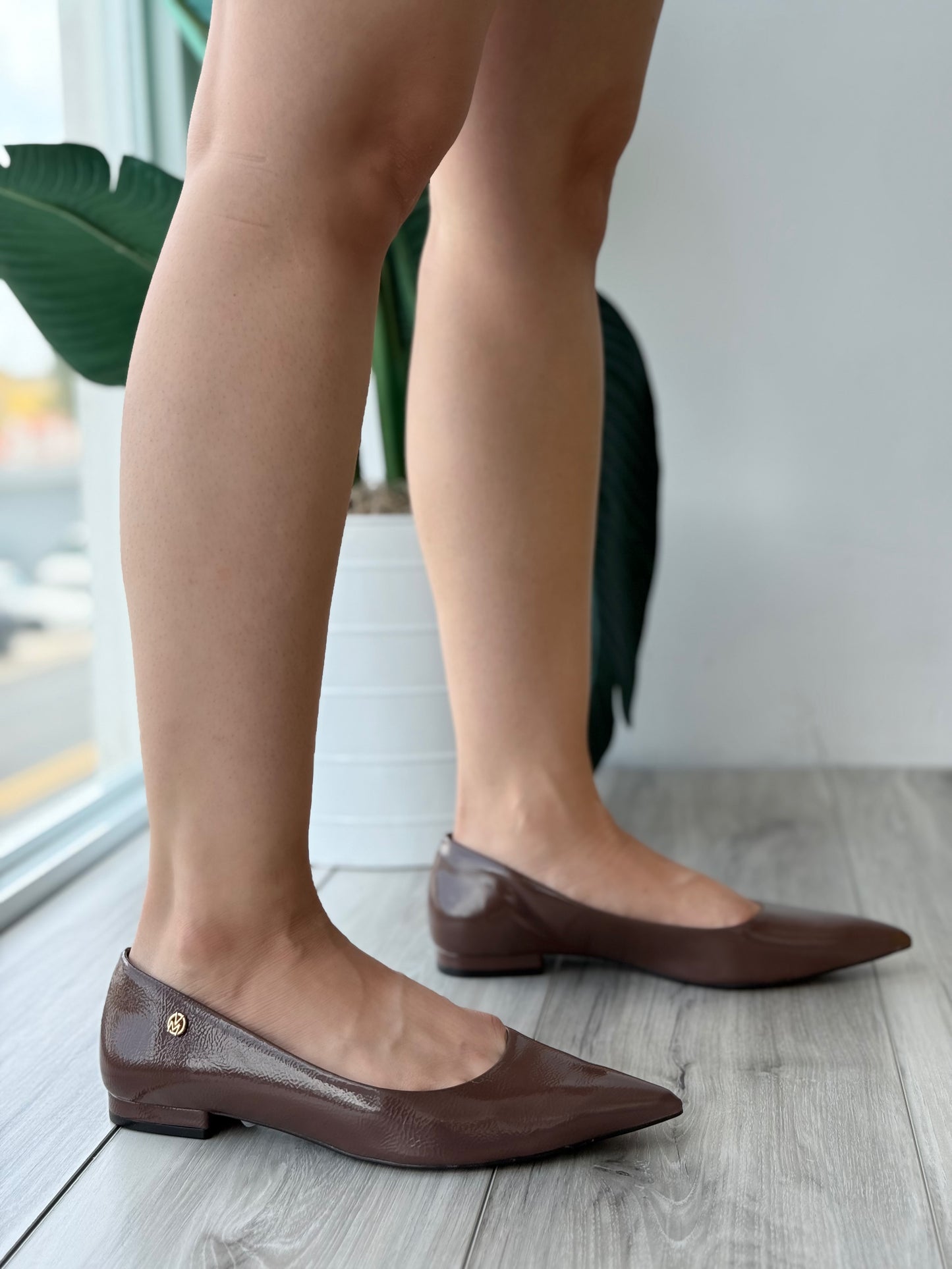 Madrigal dark brown