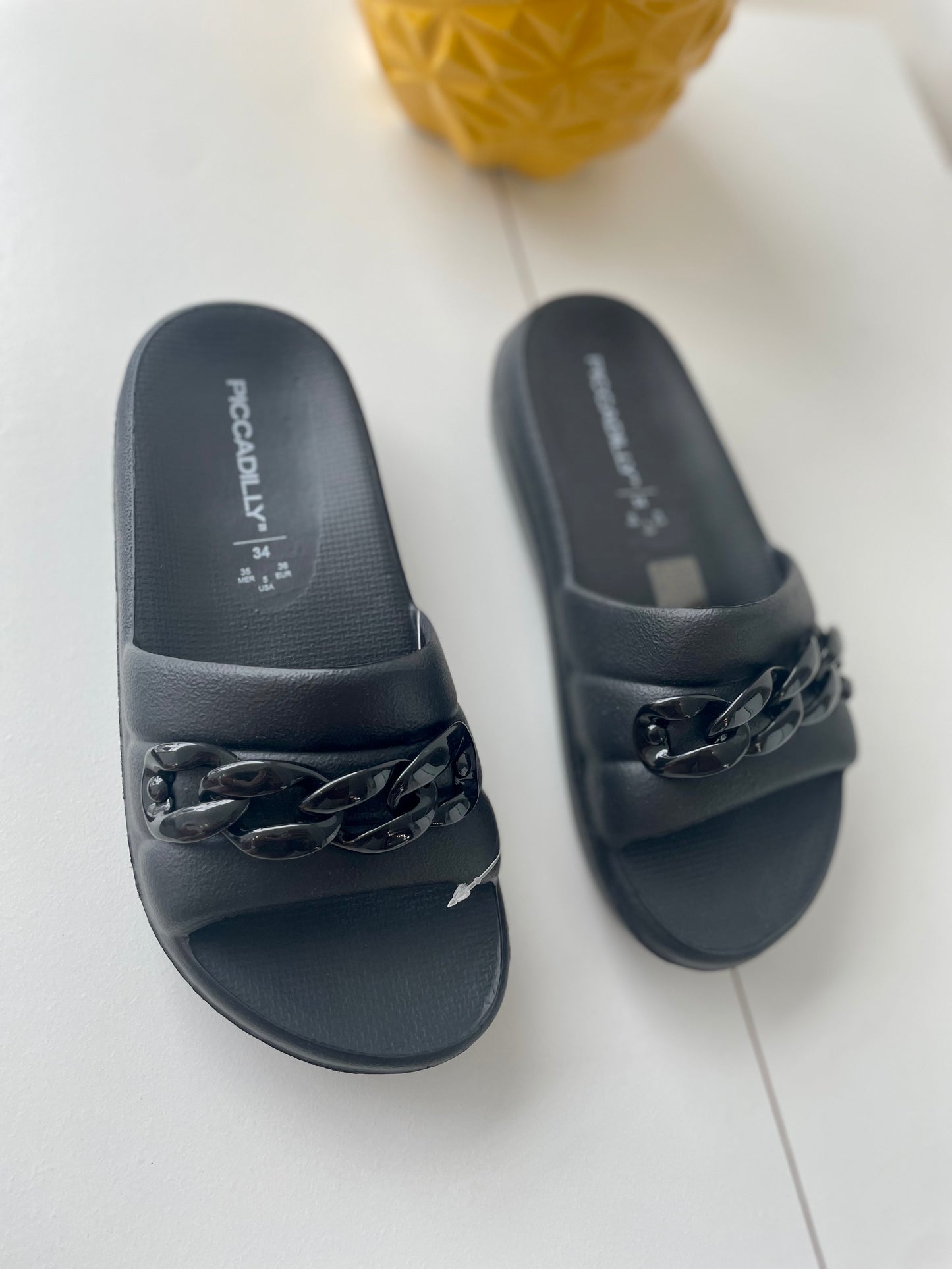 CHAIN DETAIL SLIP ON FLAT C222.002