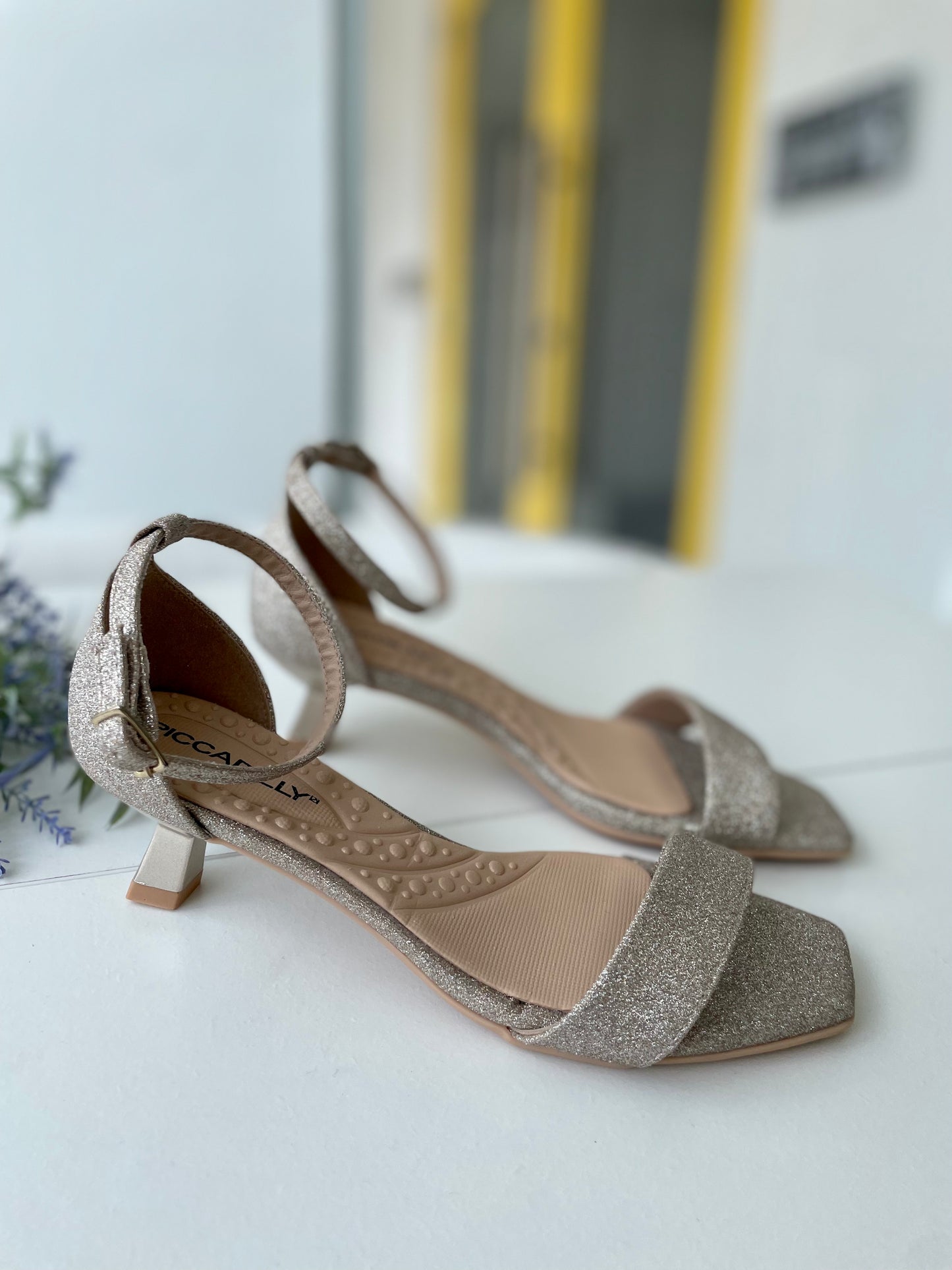 CHAMPAGNE GLITTER LOW HEEL 588.006
