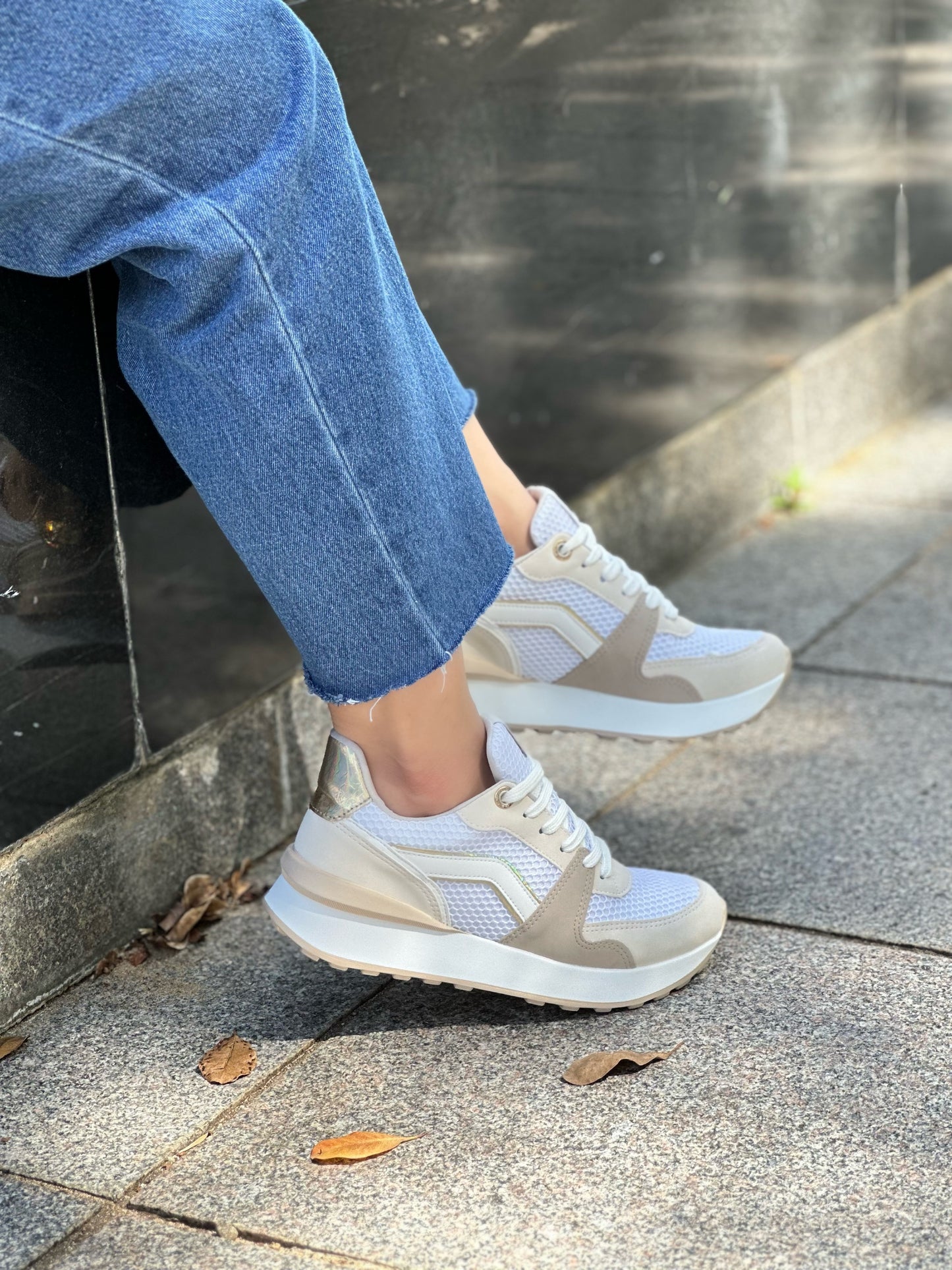 HOLOGRAPHIC DETAIL SNEAKER 17601-07