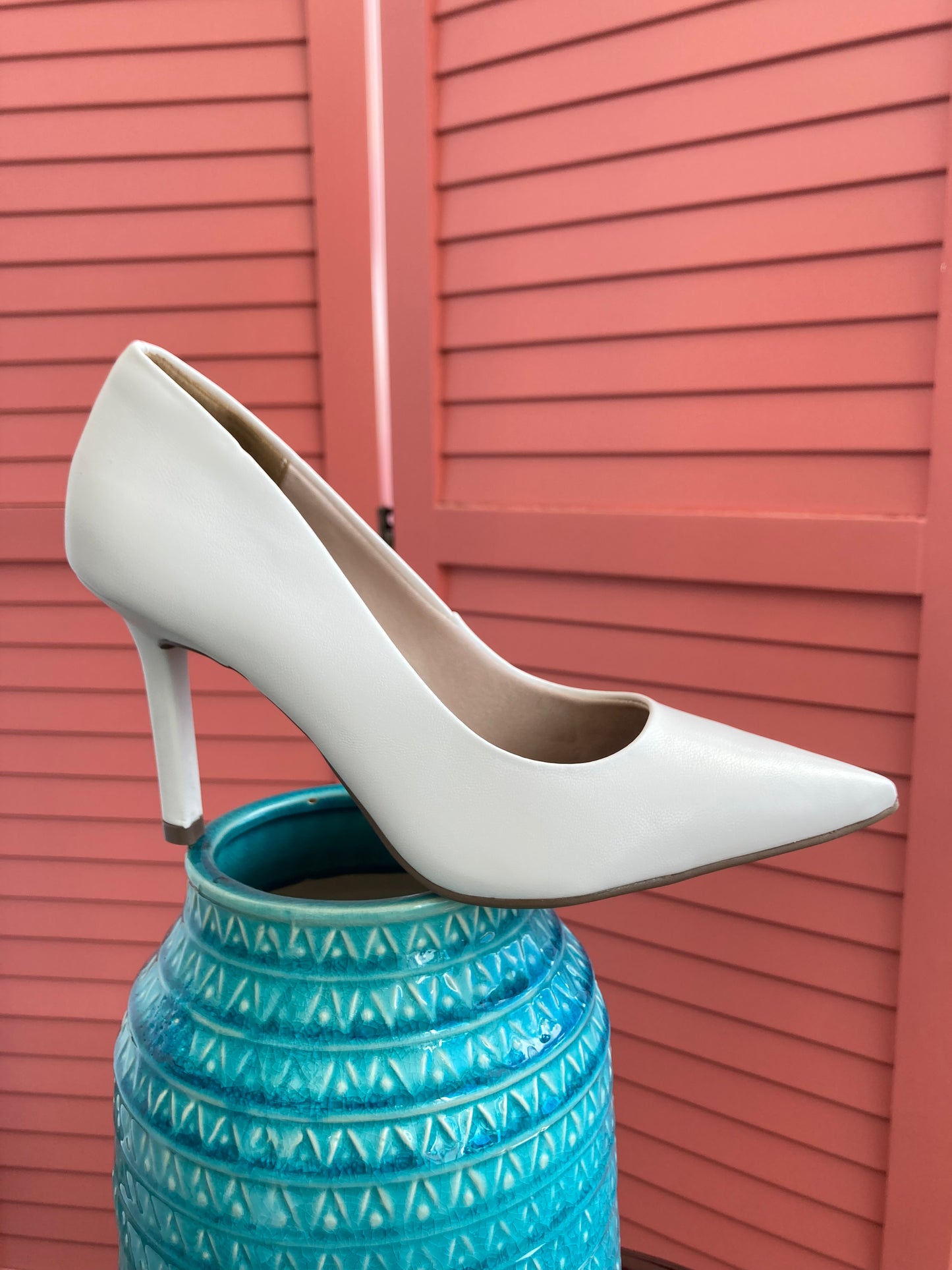 WHITE CLASSIC STILETTO 12801-01