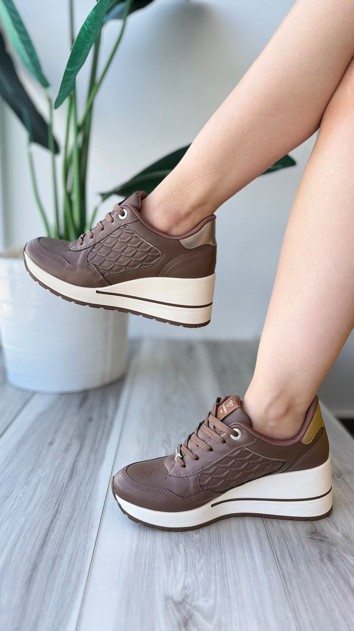 Mikey cinnamon sneaker