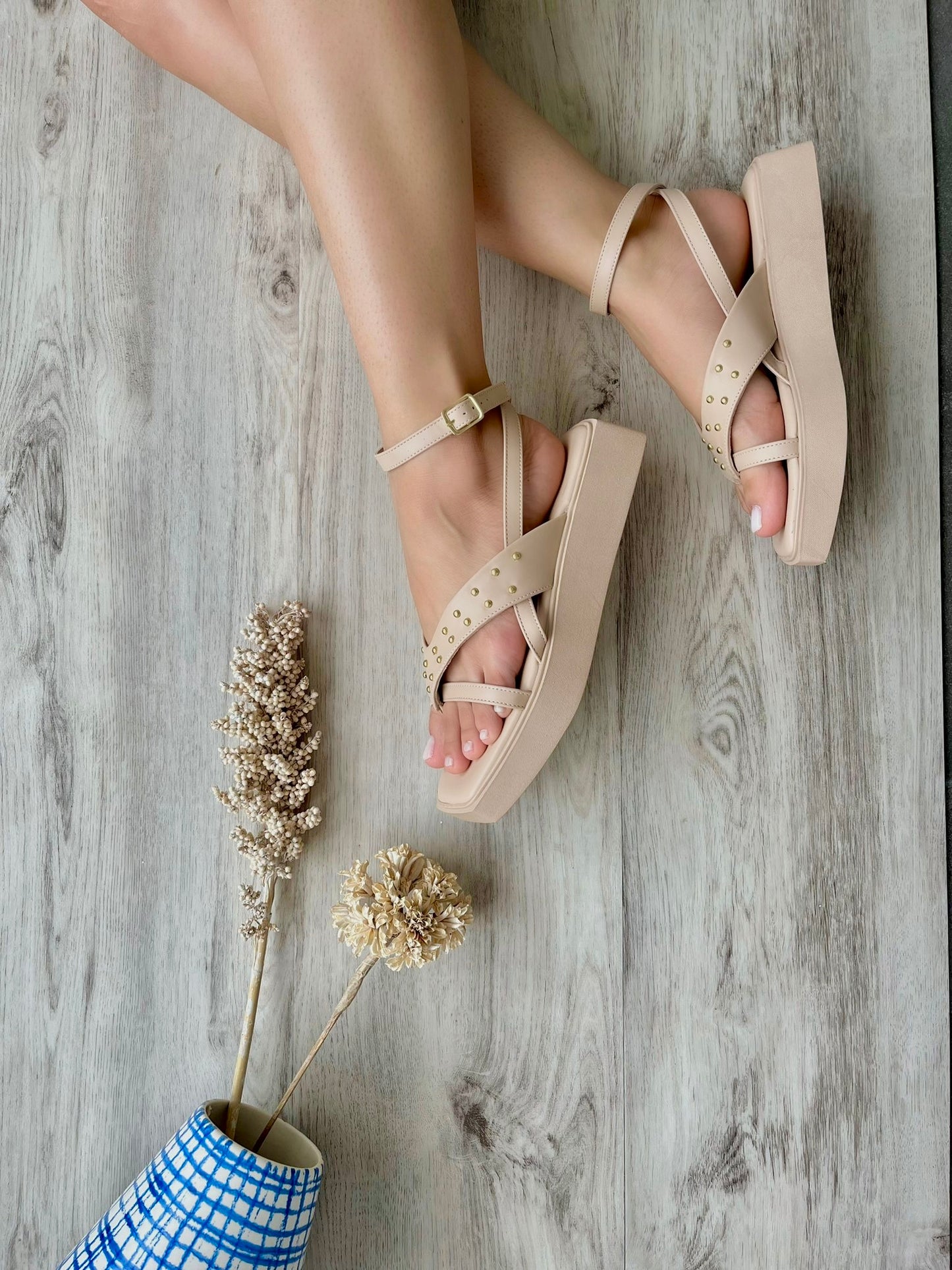 Madonna beige sandal