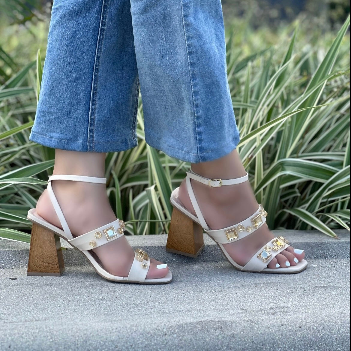 Pia off white heel