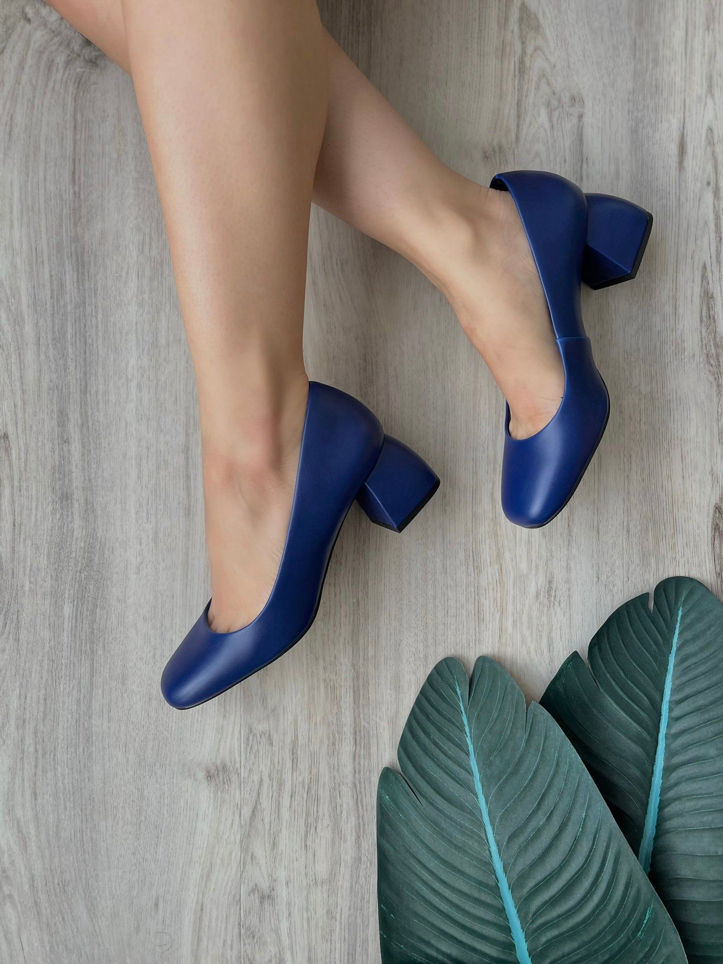 Lory navy heel