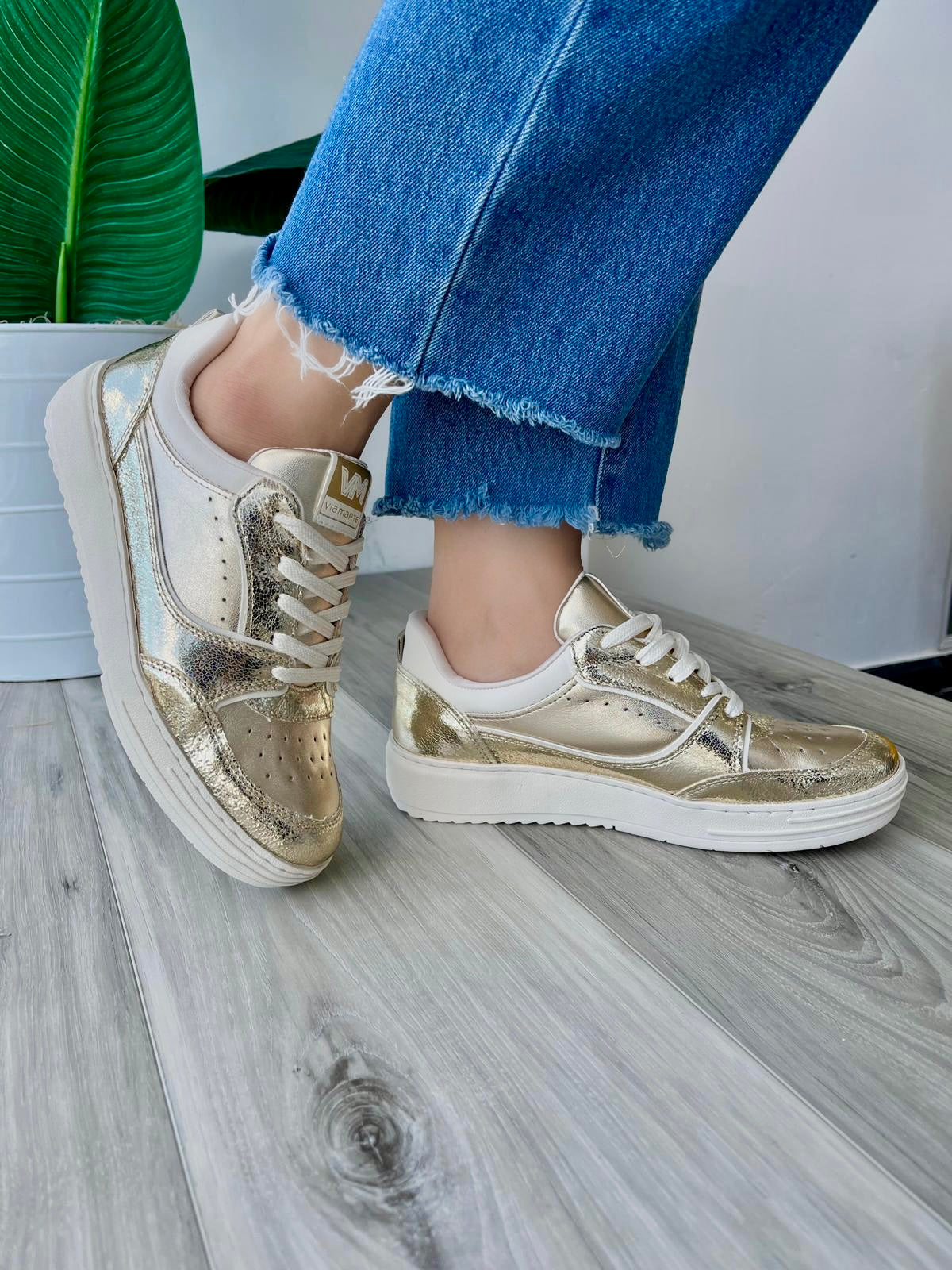 Sarai gold sneaker