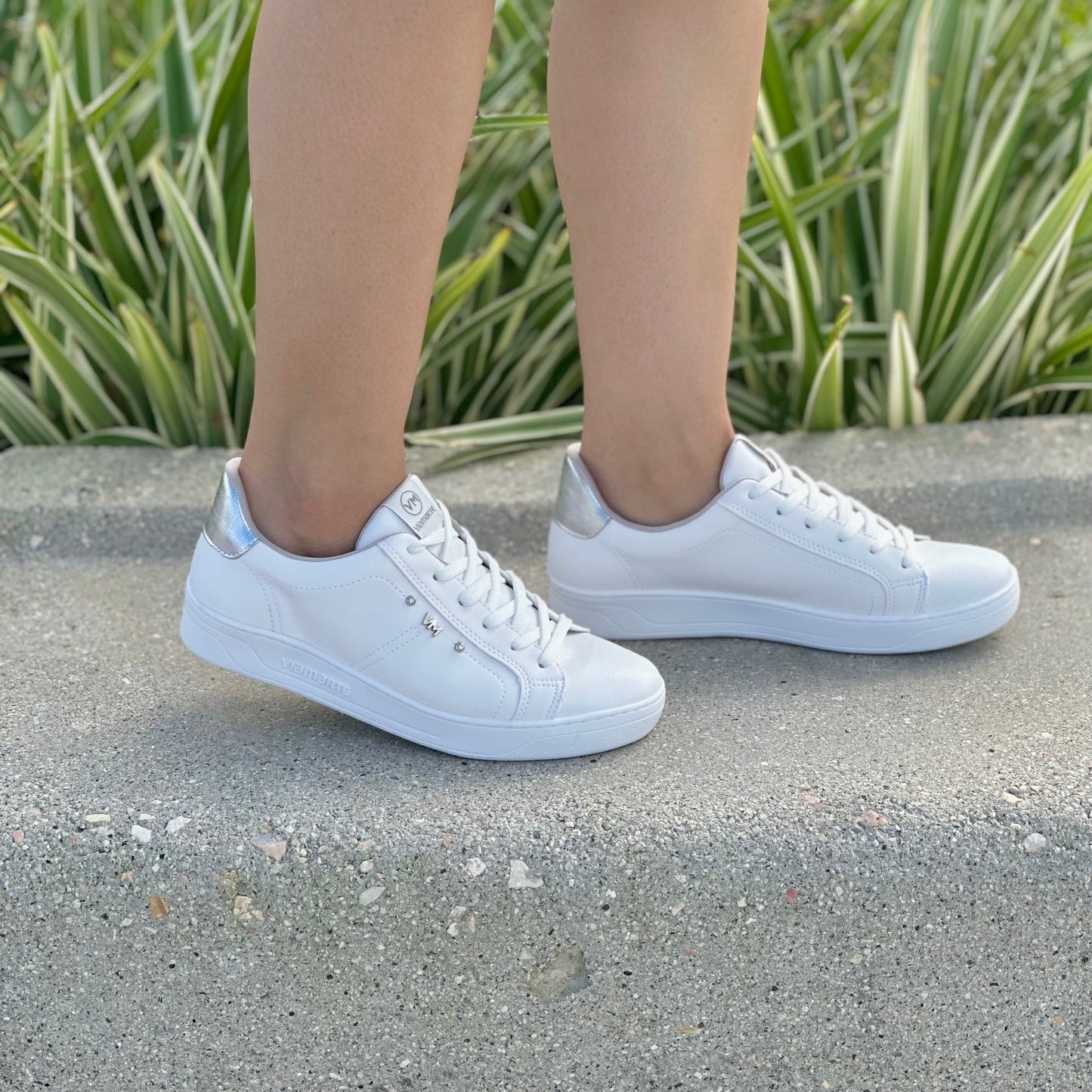 Carmela white/silver sneaker