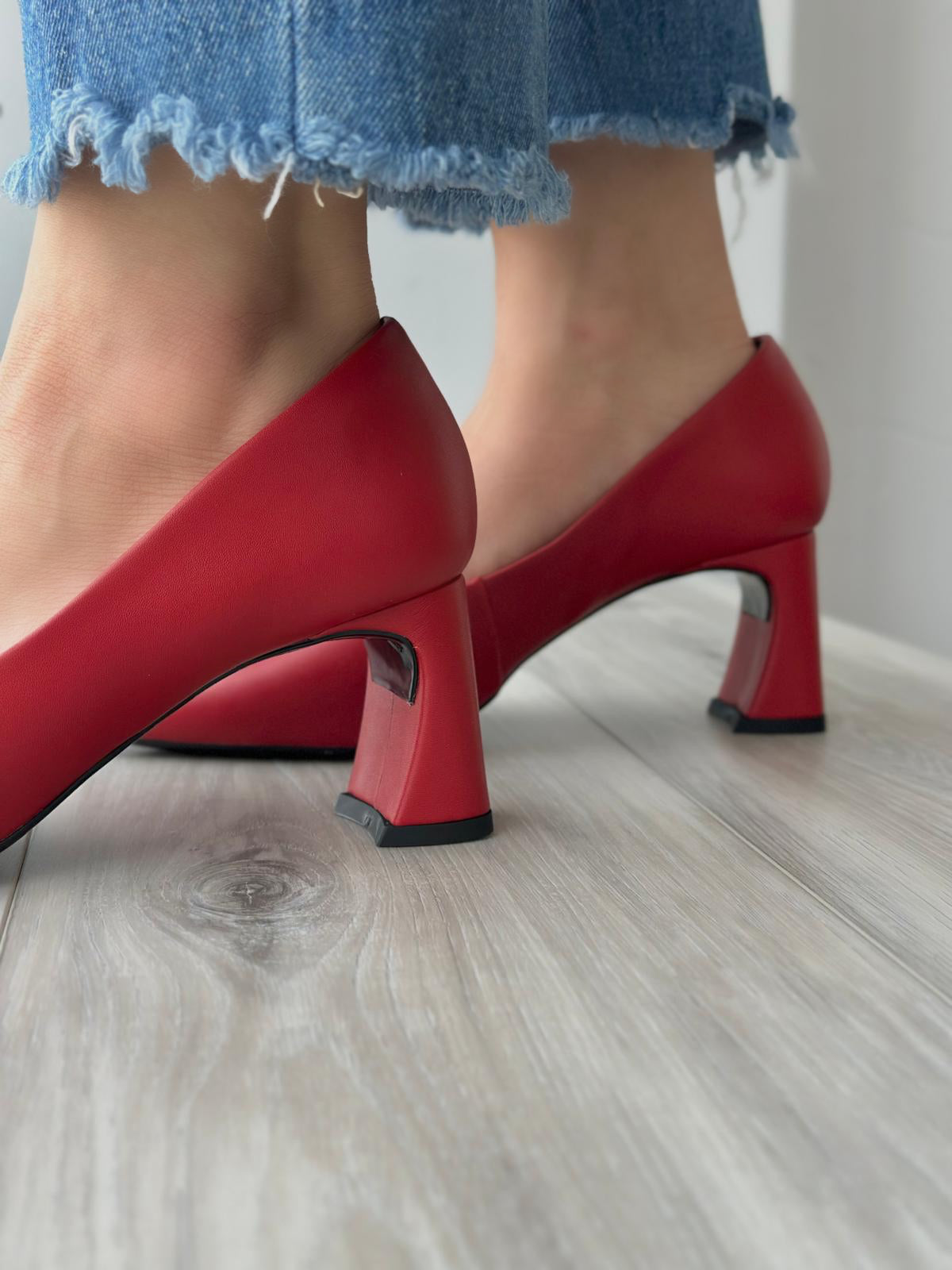 Kelly red heel