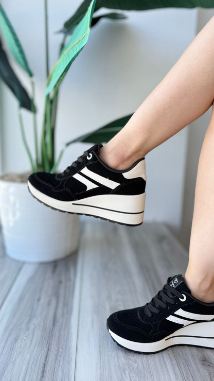 Travis black heeled sneaker