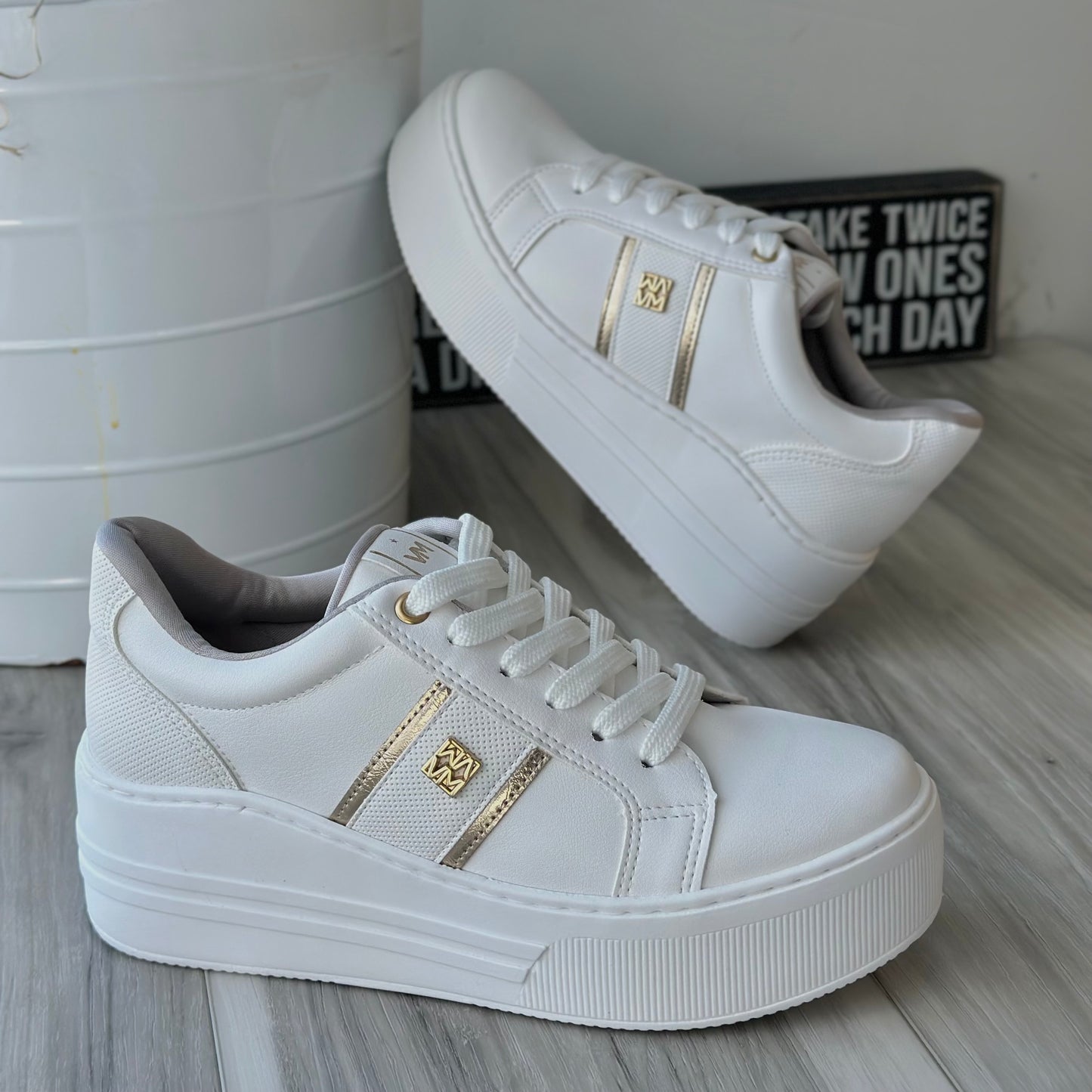 Maggie white/gold sneaker