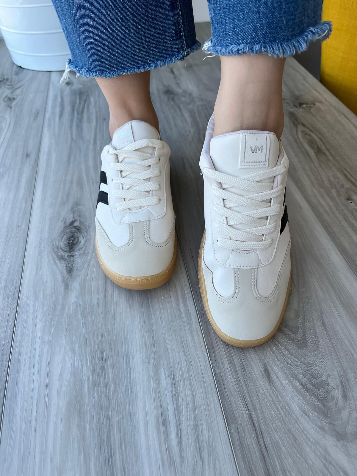 Leonisa beige black sneaker