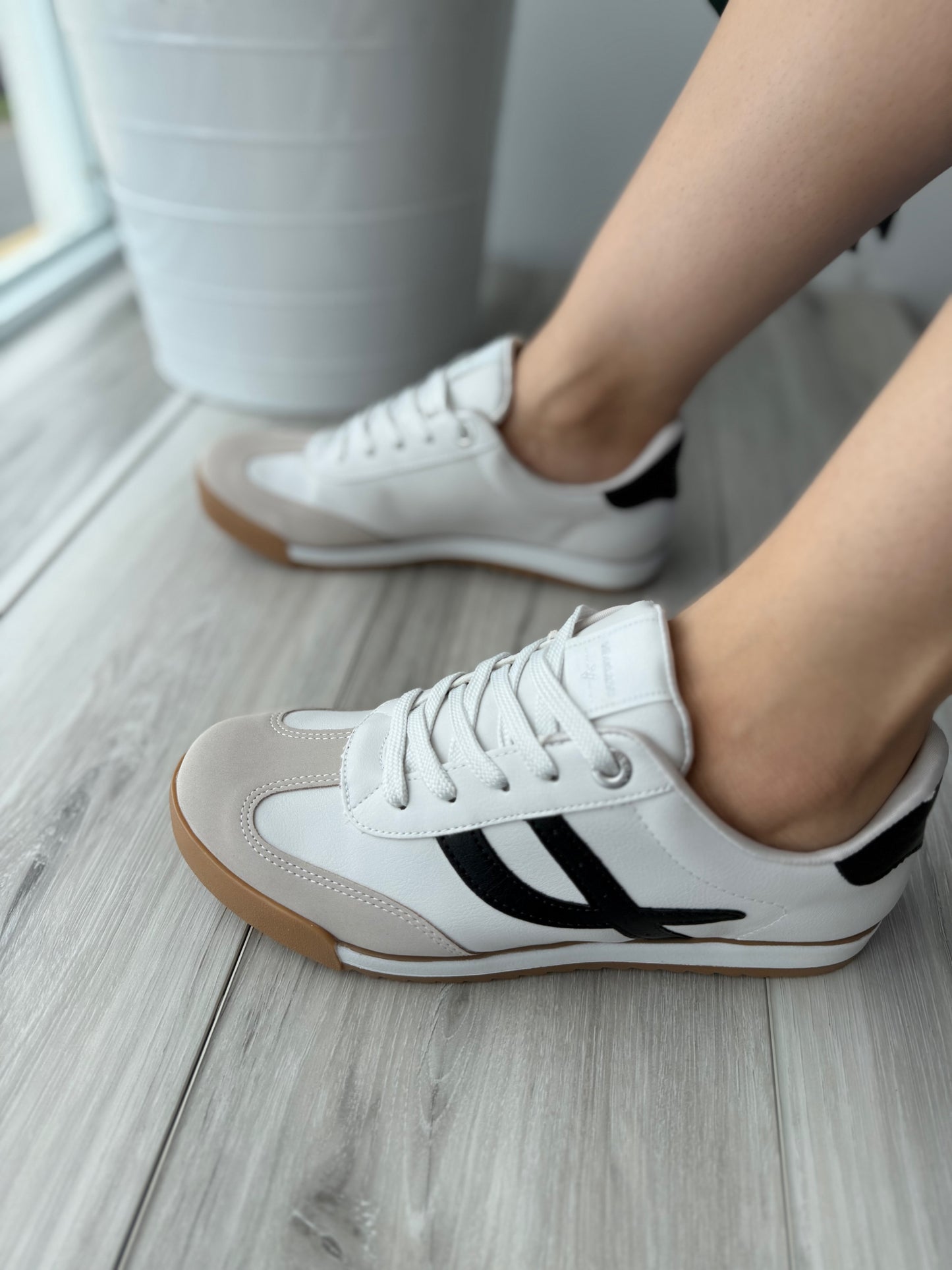 Giovani blk white 7