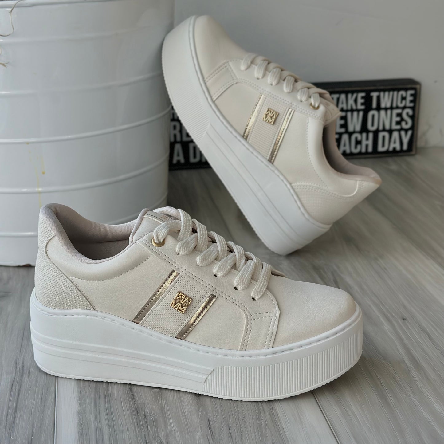 Kimberly off white/gold sneaker