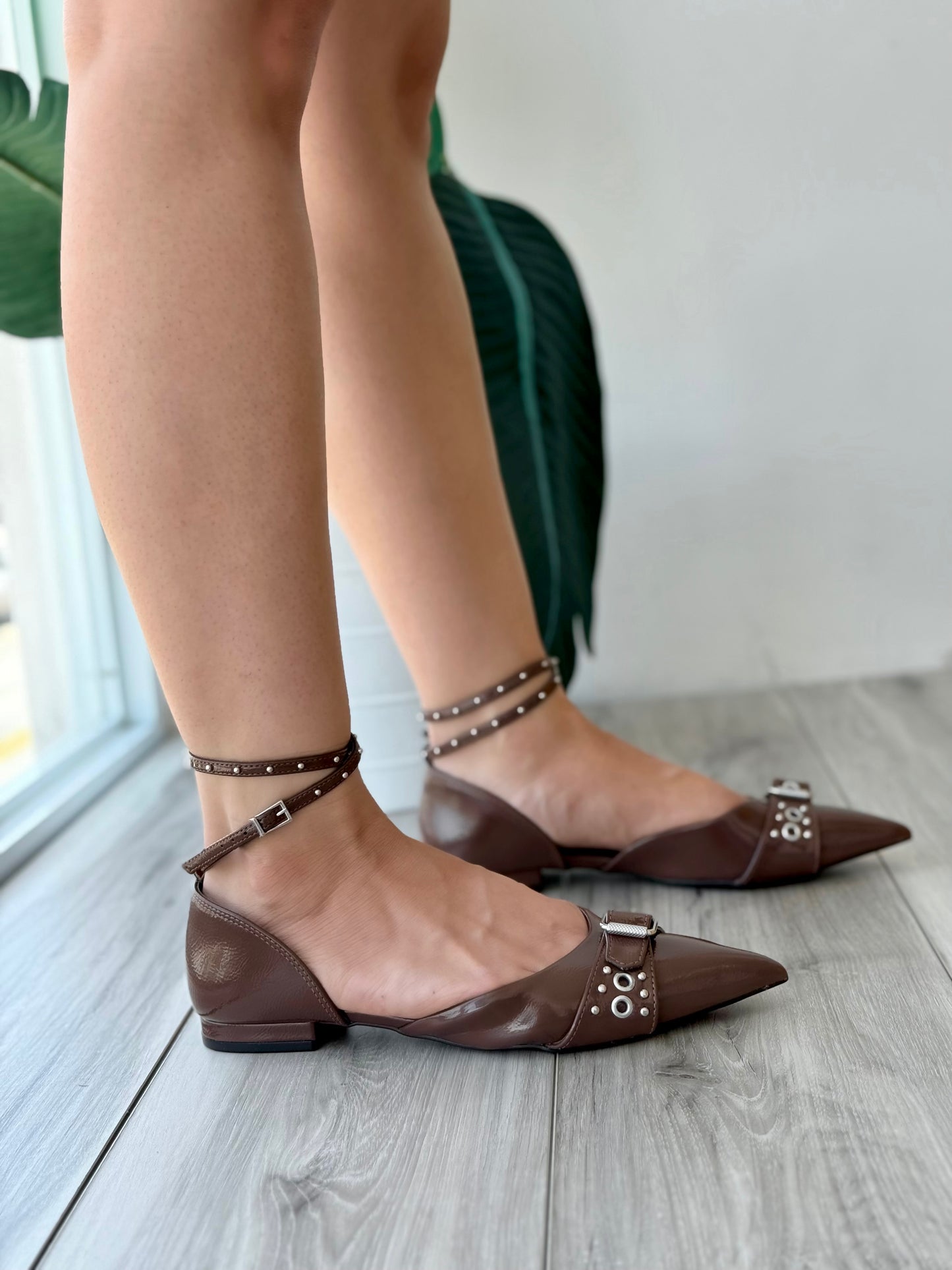 Magnolia dark brown