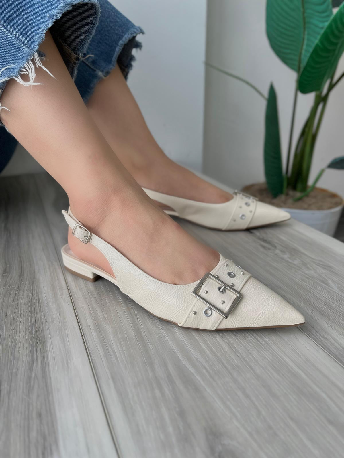 Polo off white slingback