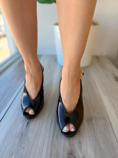 Herminia black