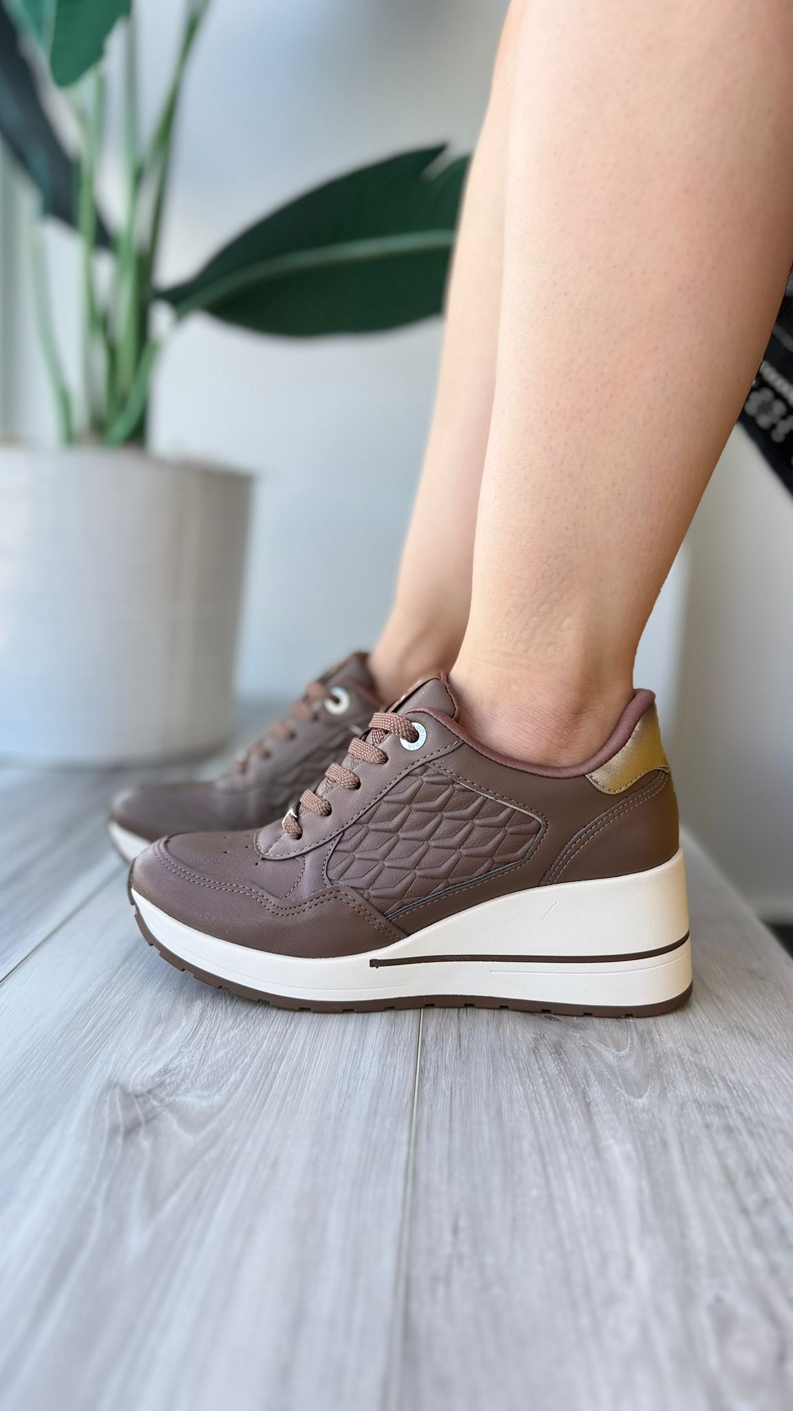 Mikey cinnamon sneaker