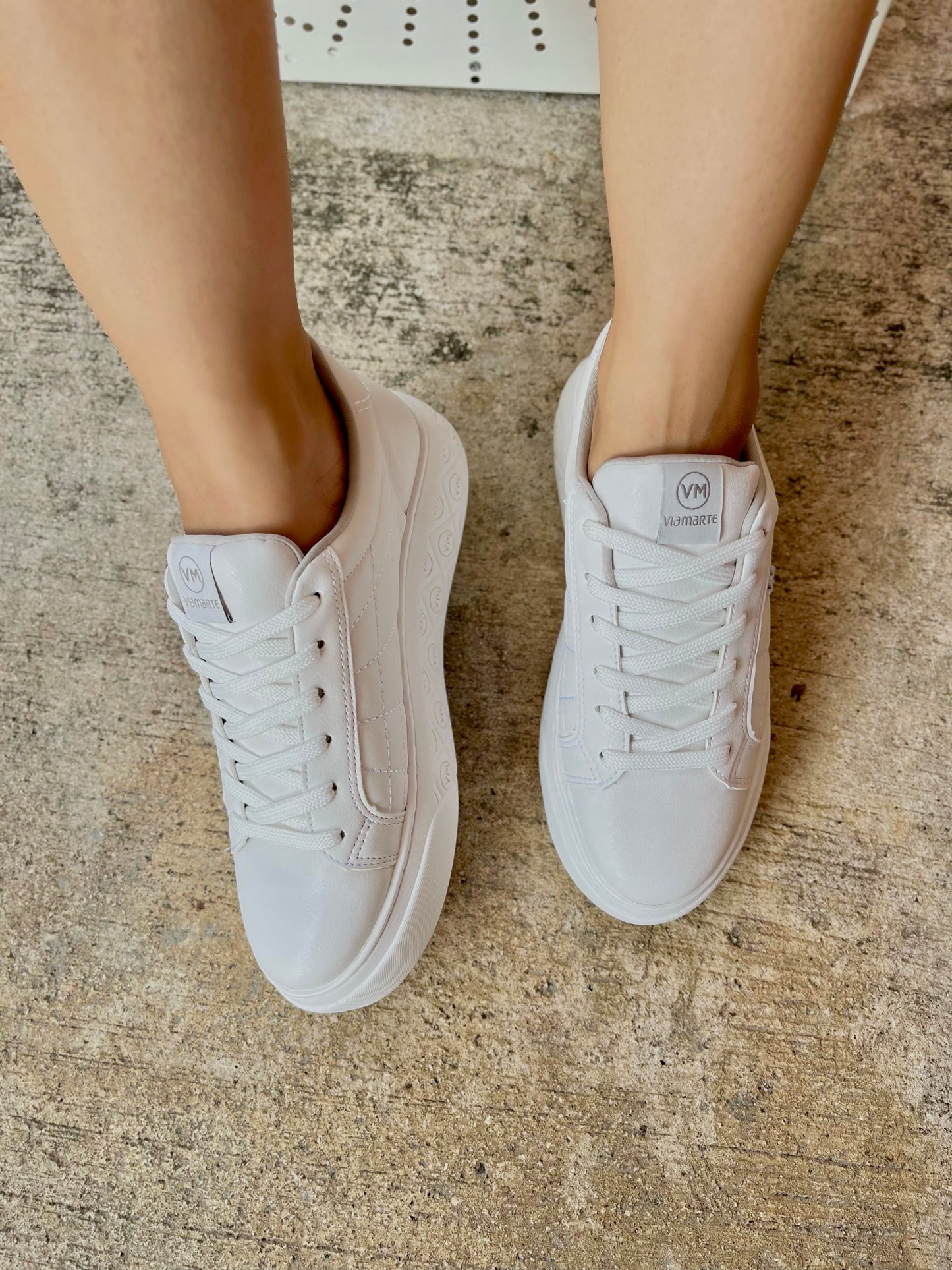 Aitana texturized white sneaker