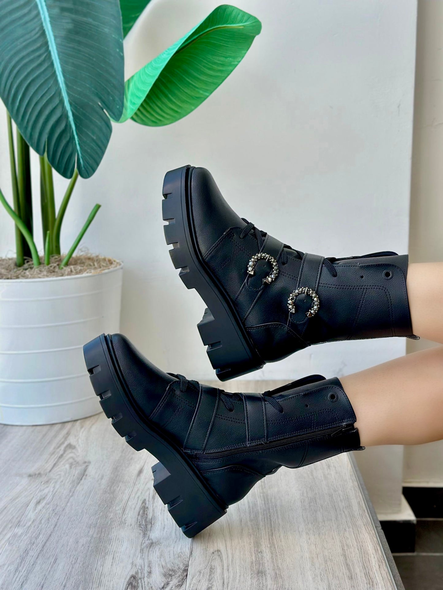 Kiara black boot