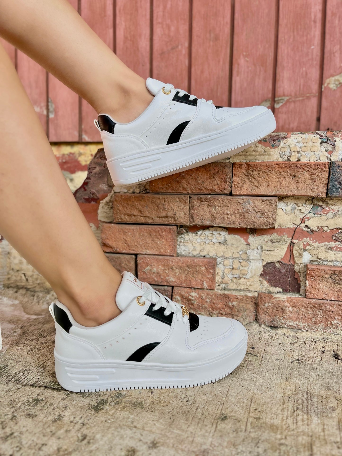 Black And White Mid Platform Sneaker 5704-01