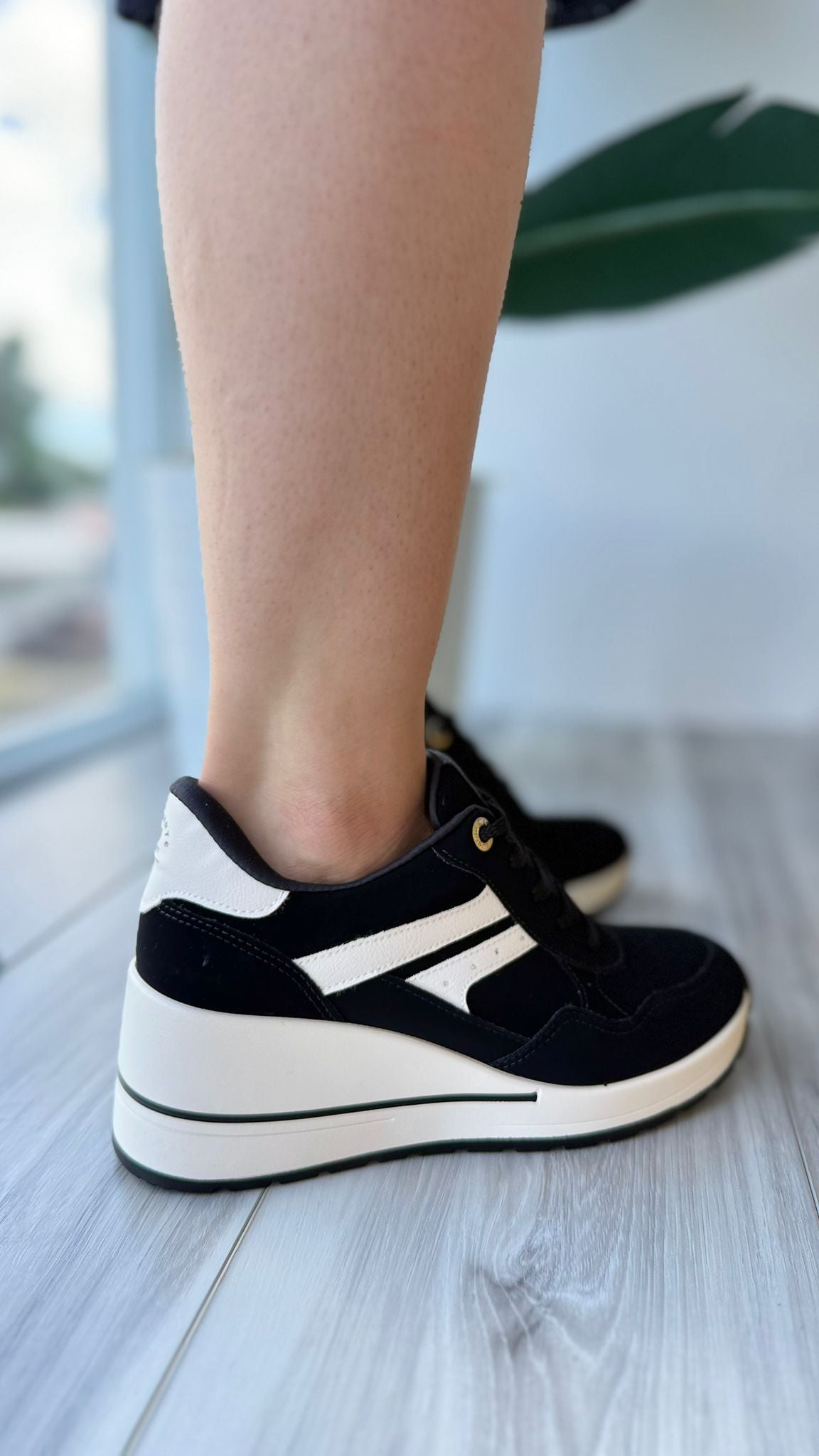 Travis black heeled sneaker