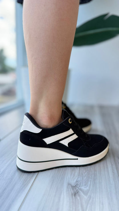 Travis black heeled sneaker