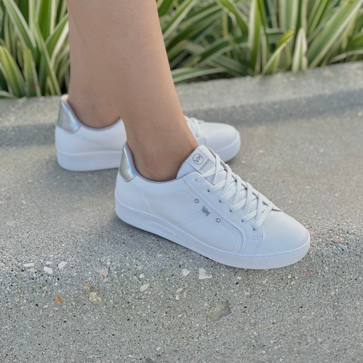 Carmela white/silver sneaker